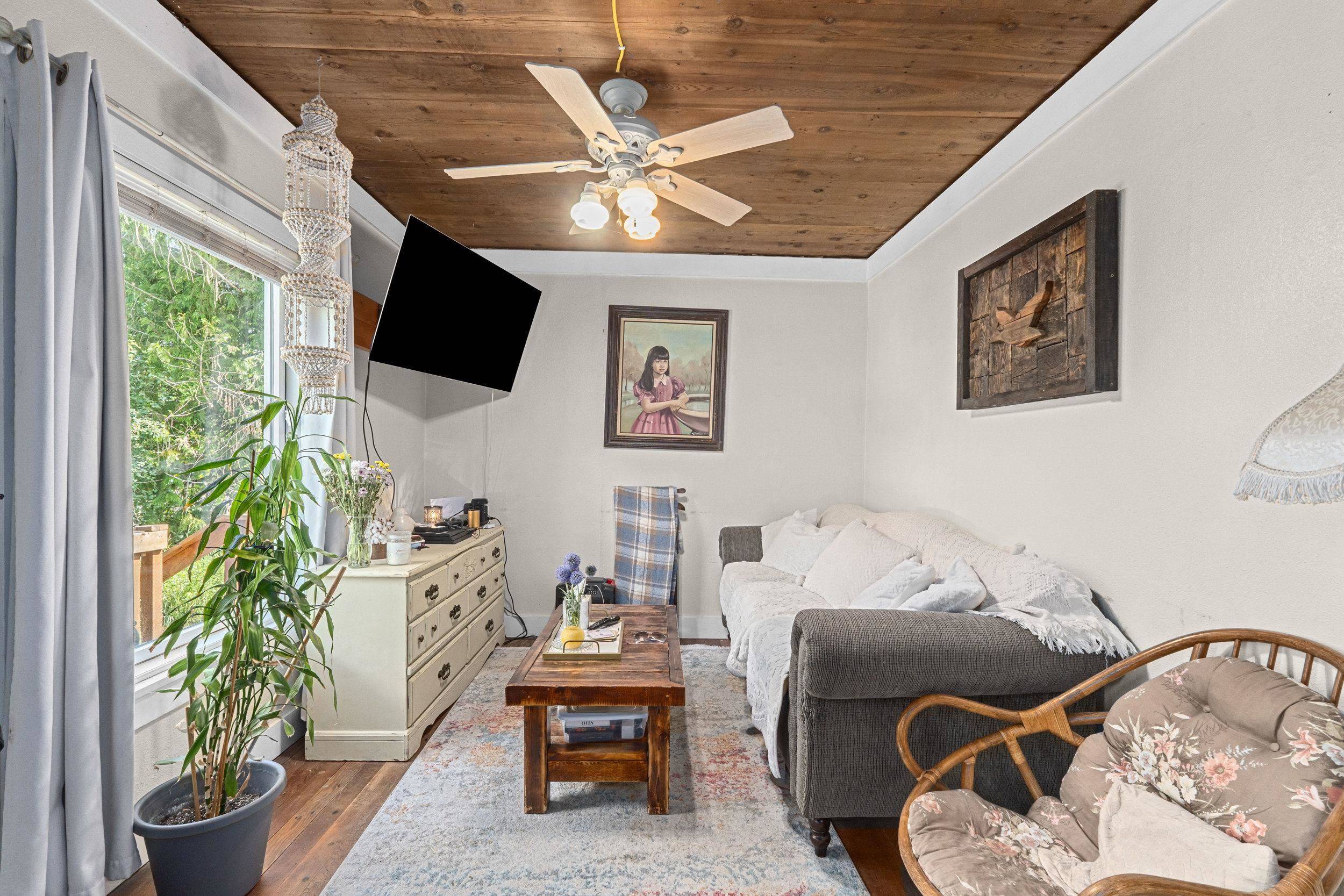 102 Washington St, Metaline Falls, WA 99153
