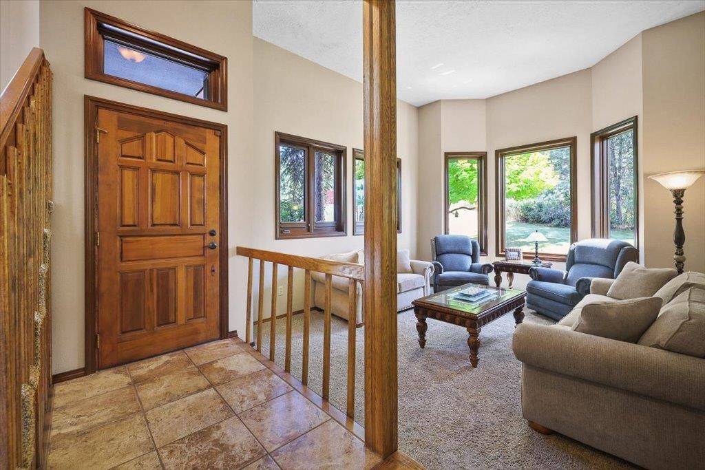 8011 S Pineview Ln, Spokane, WA 99206
