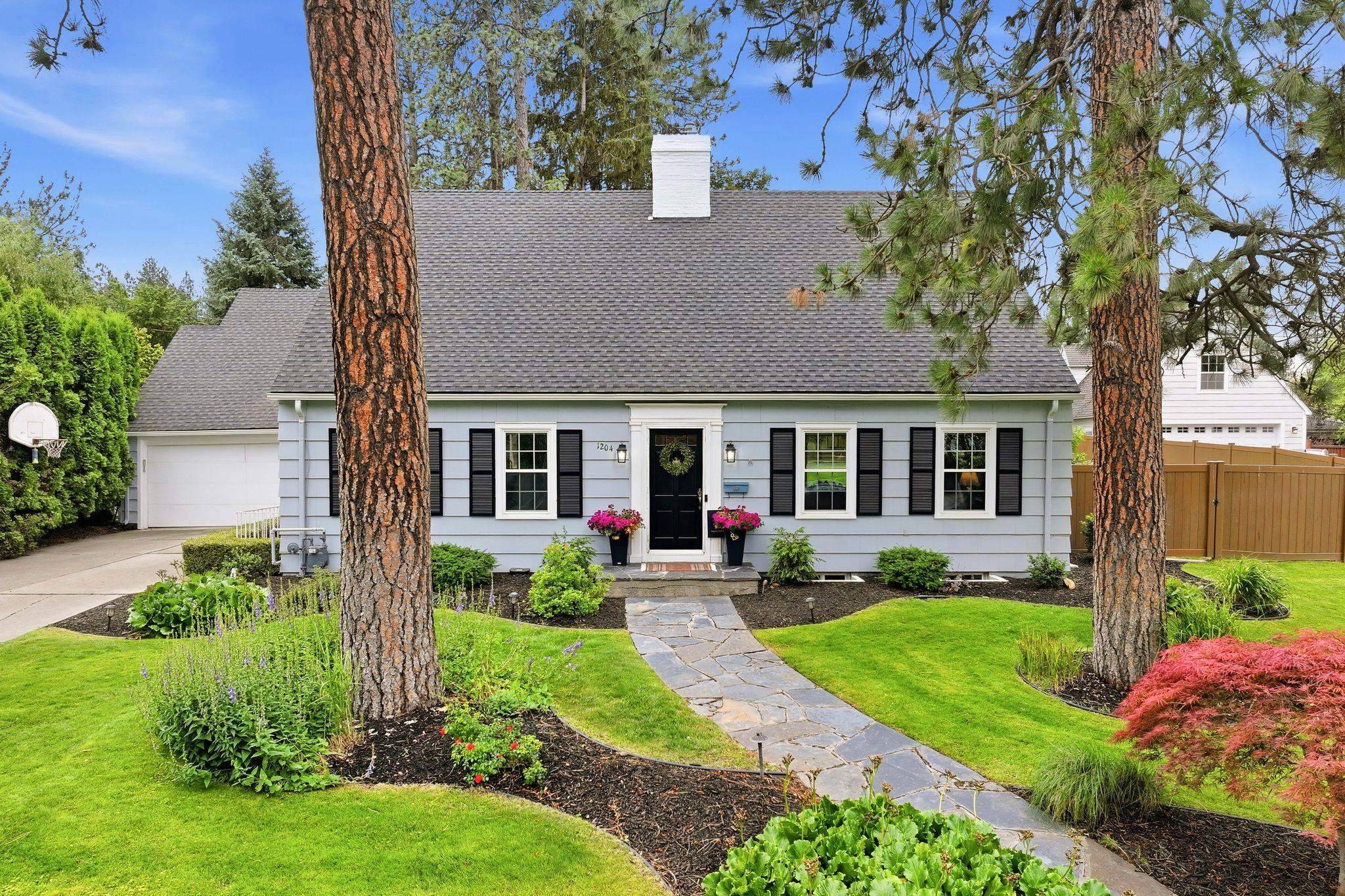 1204 E Overbluff Rd, Spokane, WA 99203
