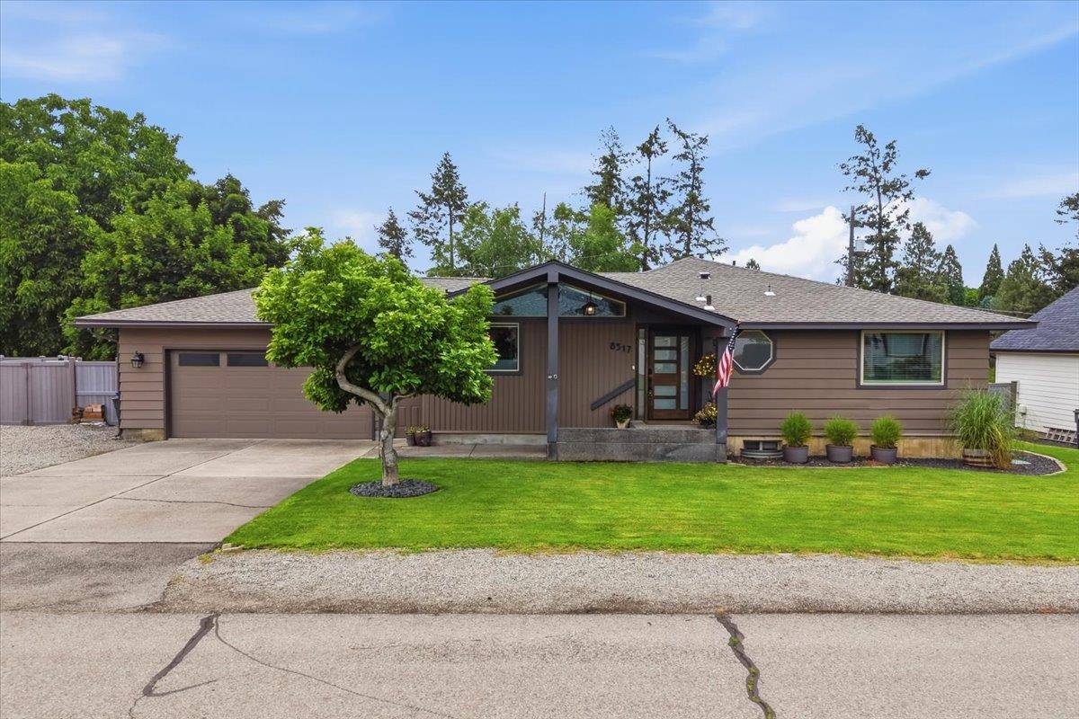 8517 E South Riverway Ave, Millwood, WA 99212