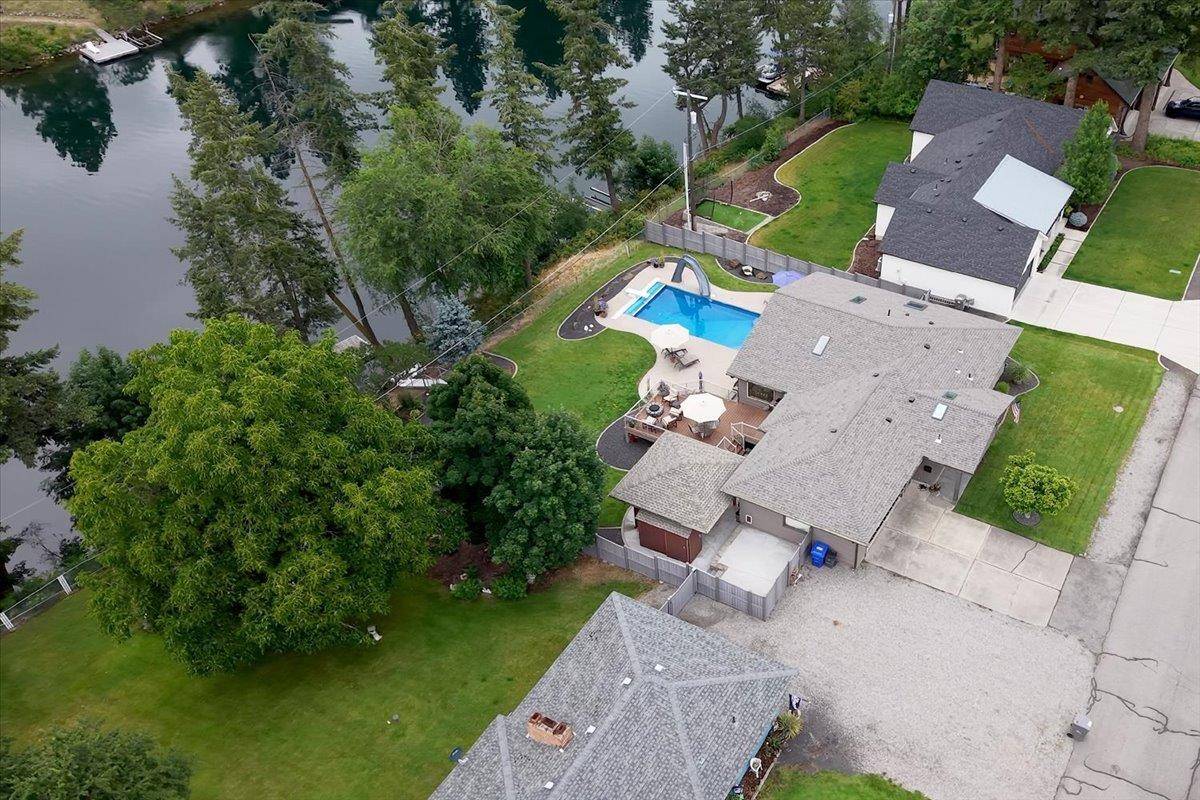 8517 E South Riverway Ave, Millwood, WA 99212