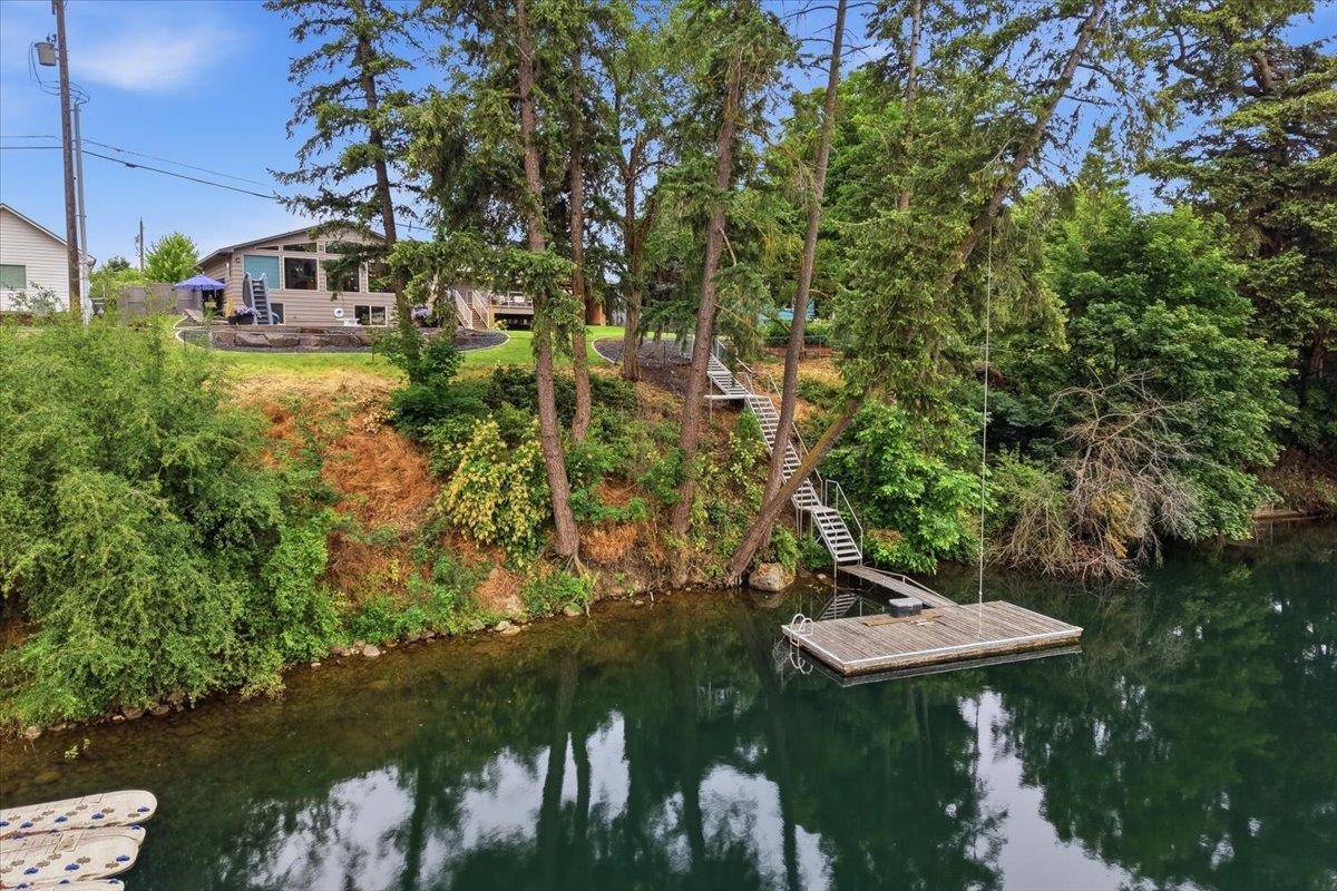 8517 E South Riverway Ave, Millwood, WA 99212
