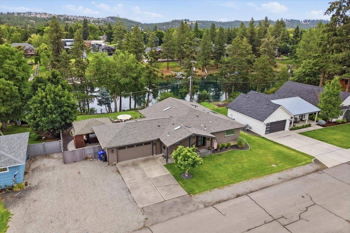 8517 E South Riverway Ave, Millwood, WA 99212