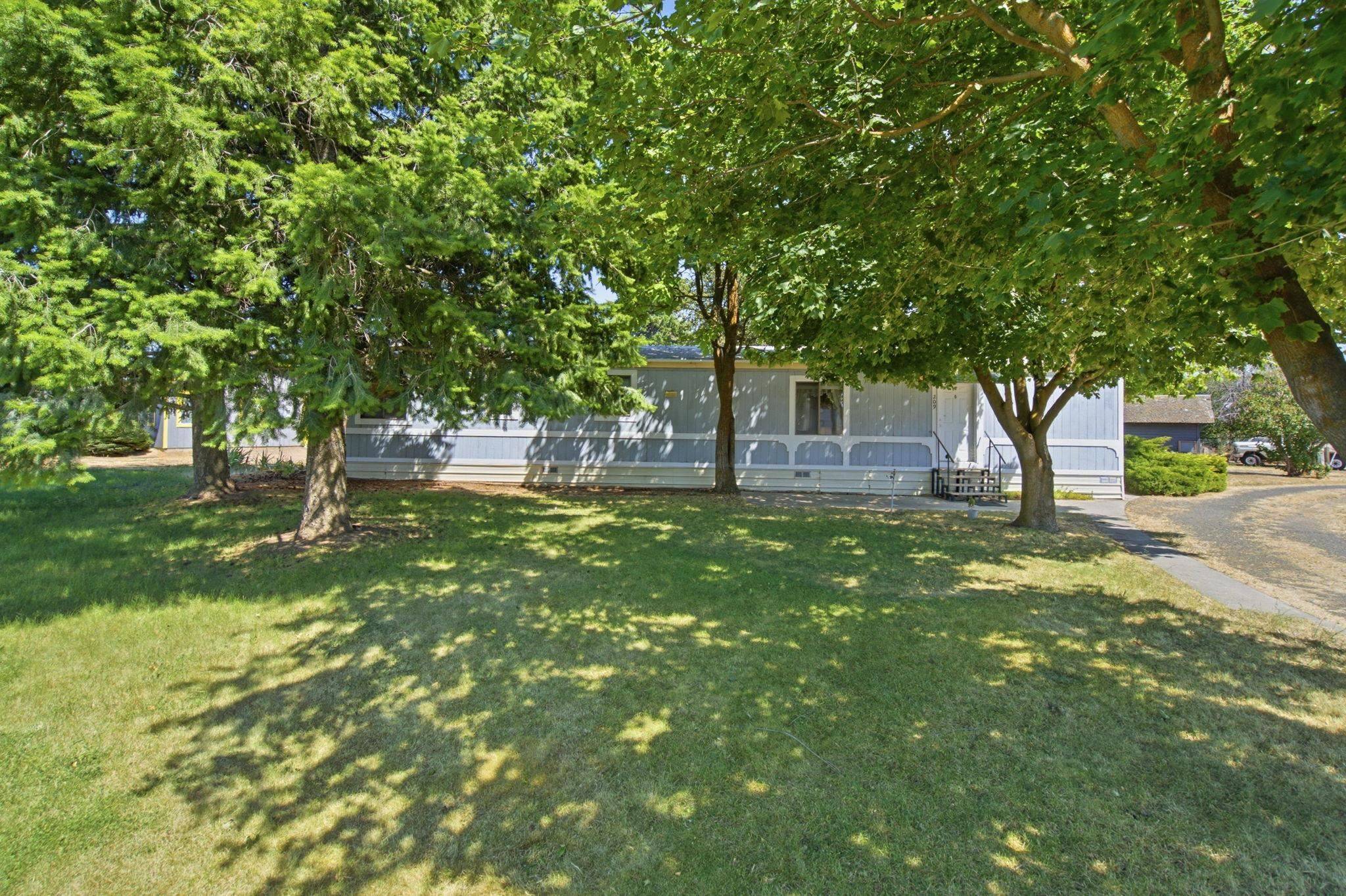 209 S Clark Ave, Lacrosse, WA 99143