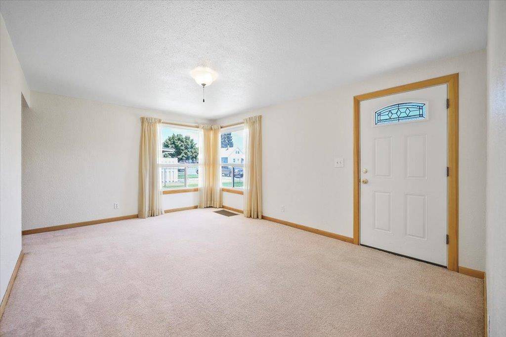 5521 N HEMLOCK St, Spokane, WA 99205