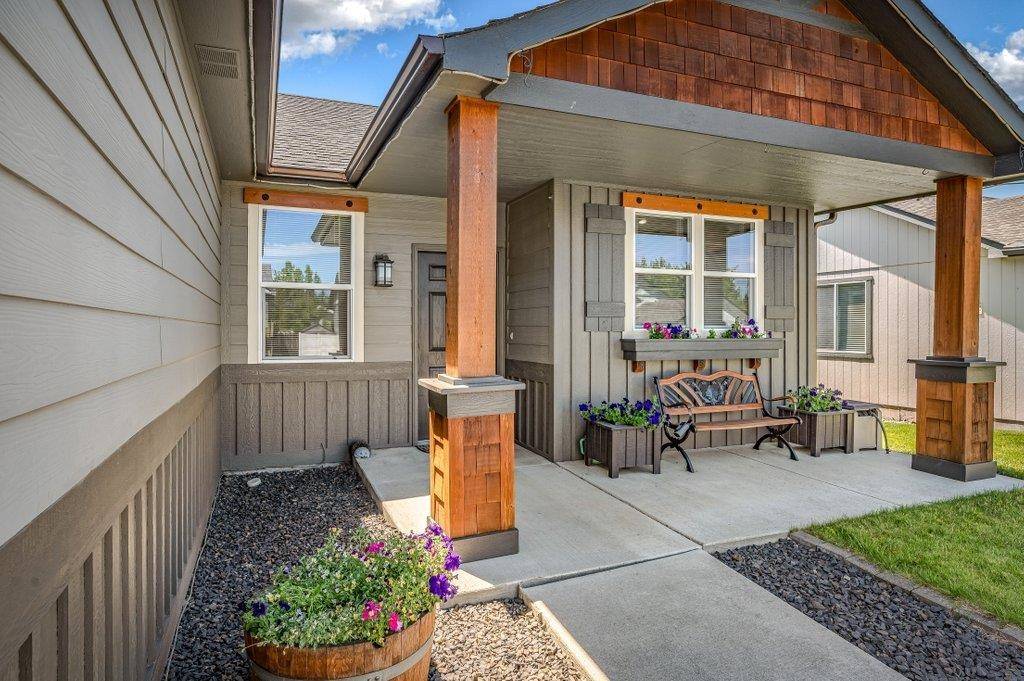 17614 2nd Ln, Greenacres, WA 99016
