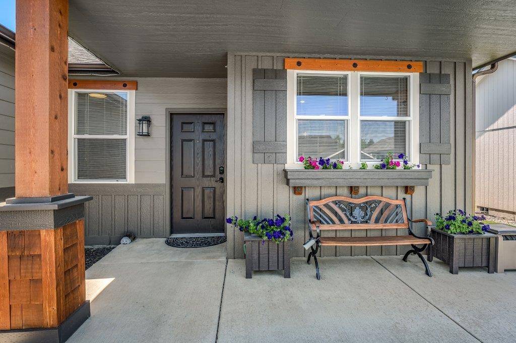 17614 2nd Ln, Greenacres, WA 99016