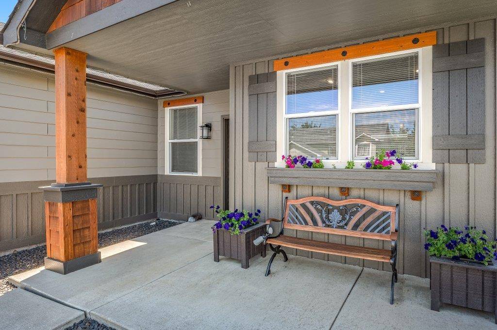 17614 2nd Ln, Greenacres, WA 99016