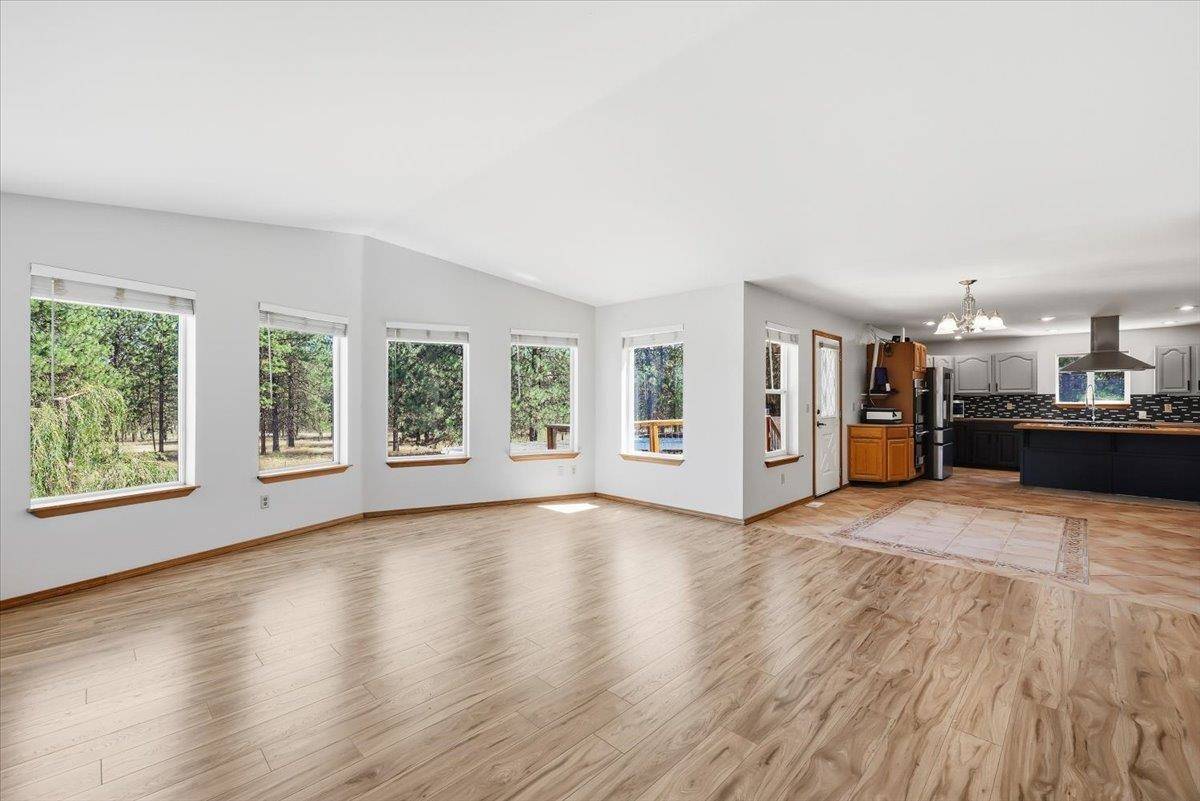40291 E Cayuse Cove Rd, Davenport, WA 99122