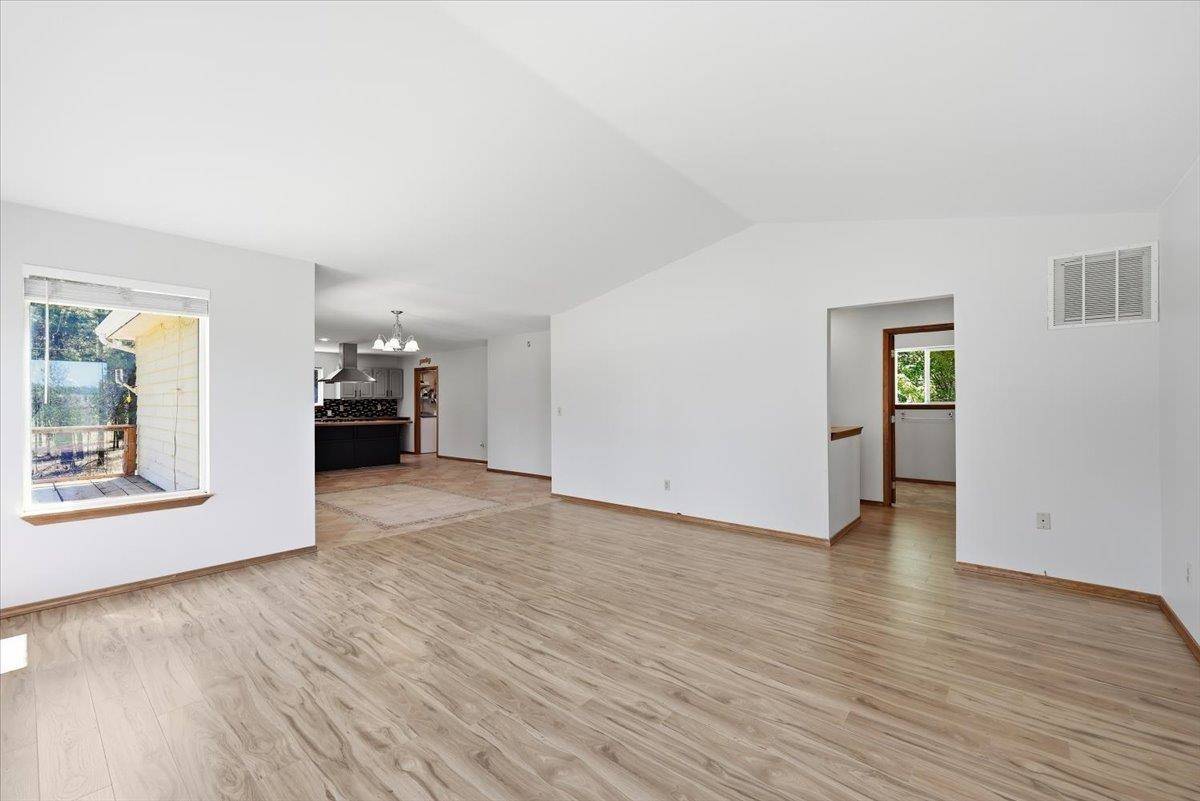 40291 E Cayuse Cove Rd, Davenport, WA 99122