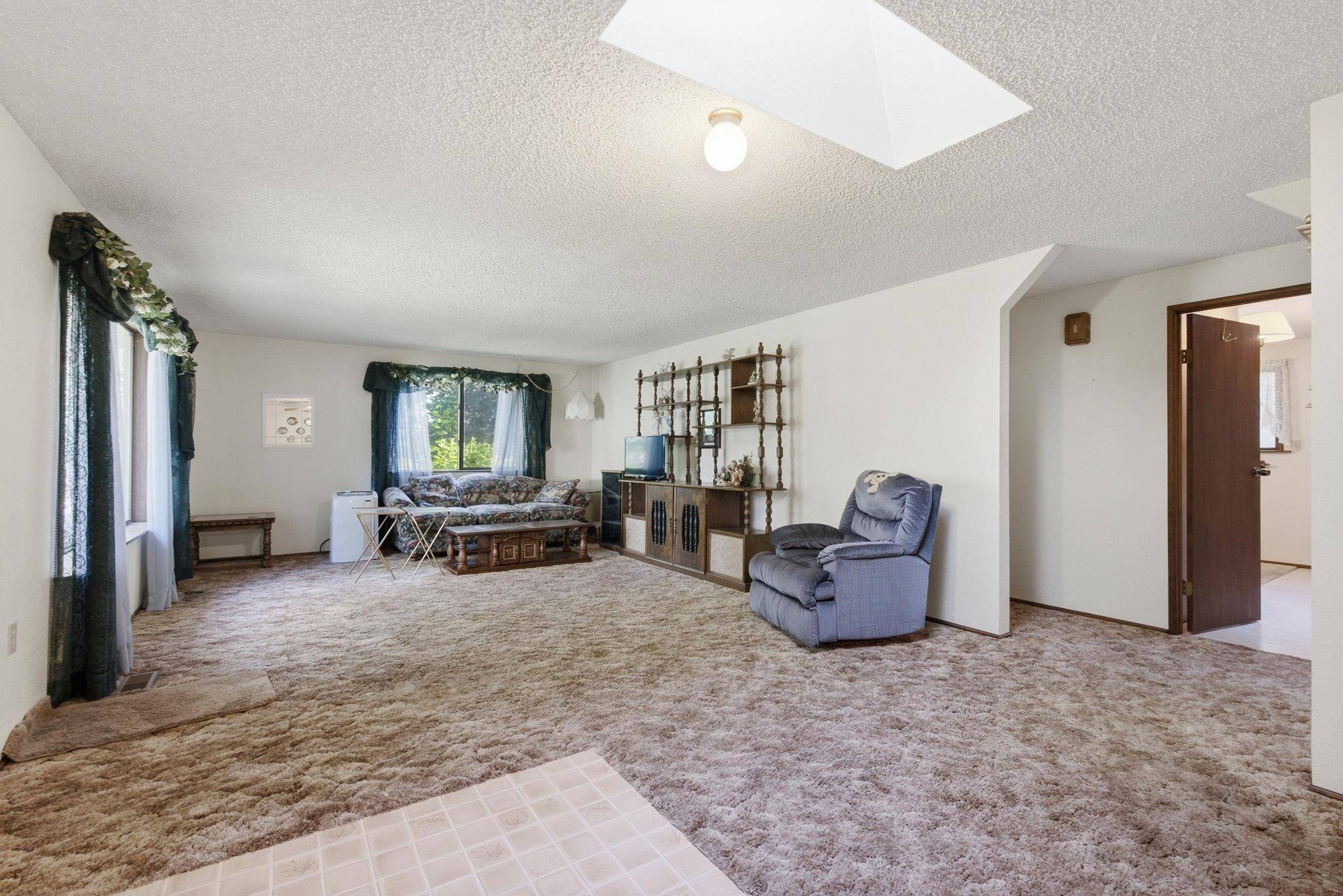 9313 N Ellenwood Ct, Nine Mile Falls, WA 99026