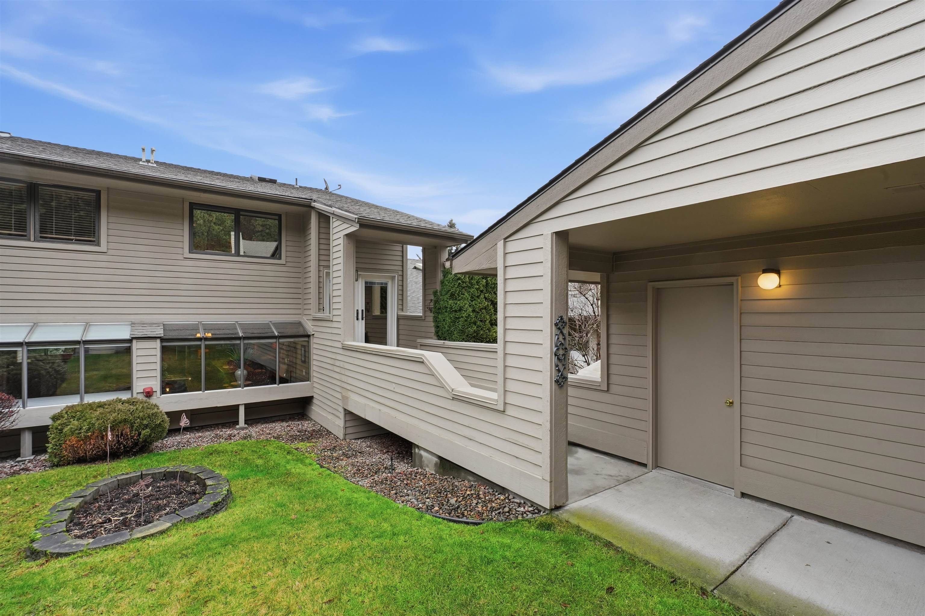 22813 E CLEARWATER Ln, Liberty Lake, WA 99019