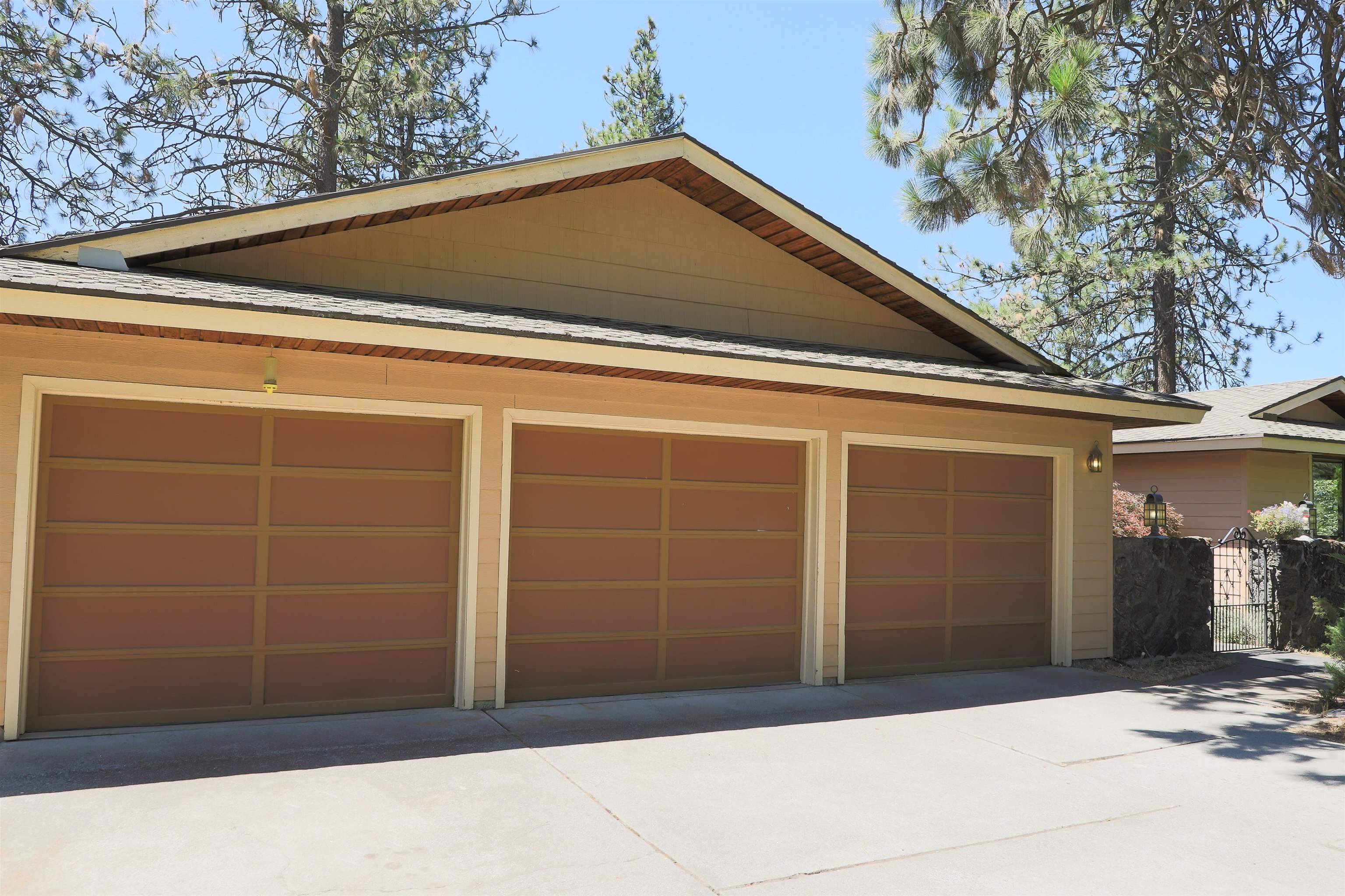 16905 N Mockingbird Ct, Nine Mile Falls, WA 99026
