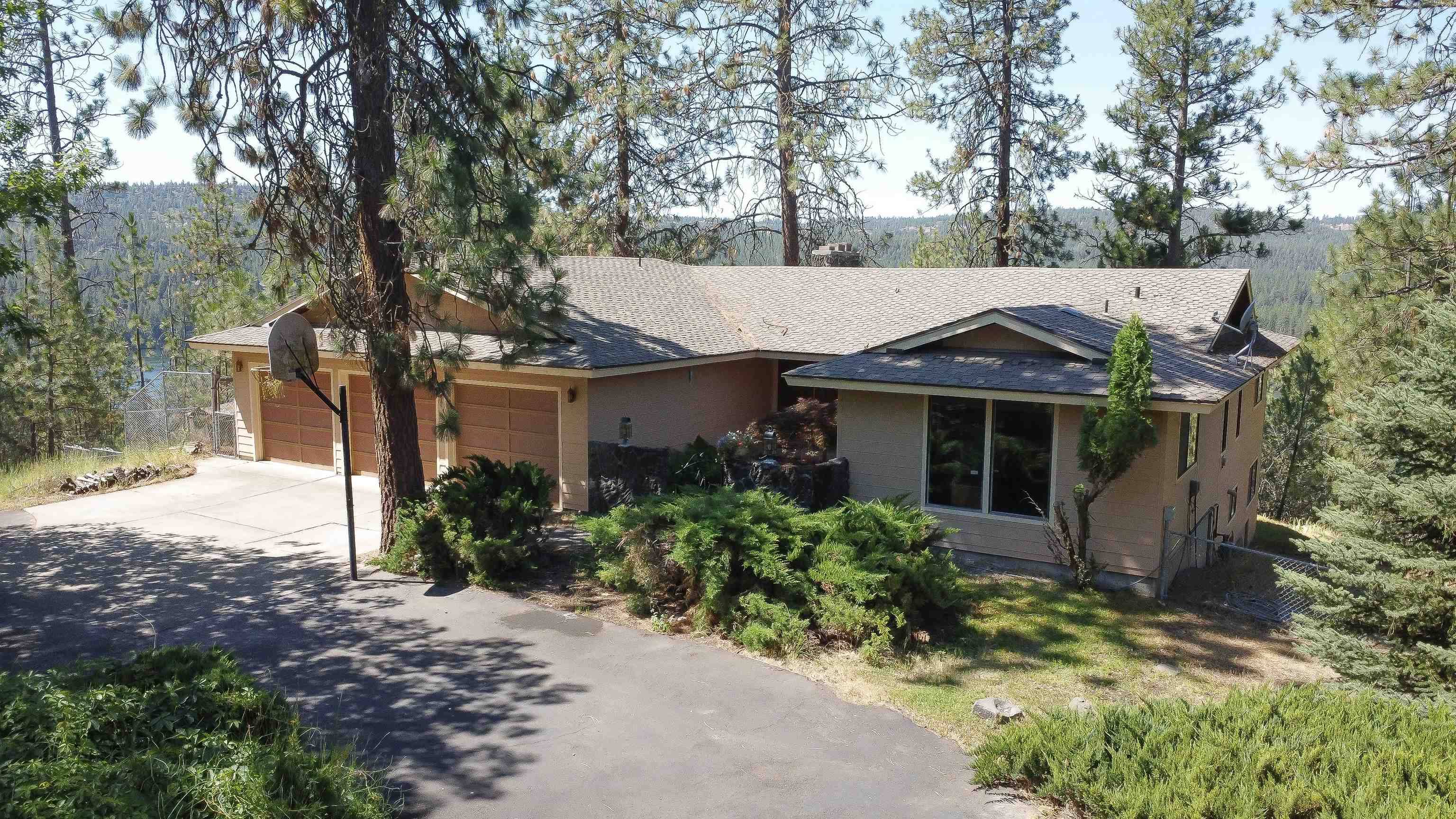 16905 N Mockingbird Ct, Nine Mile Falls, WA 99026