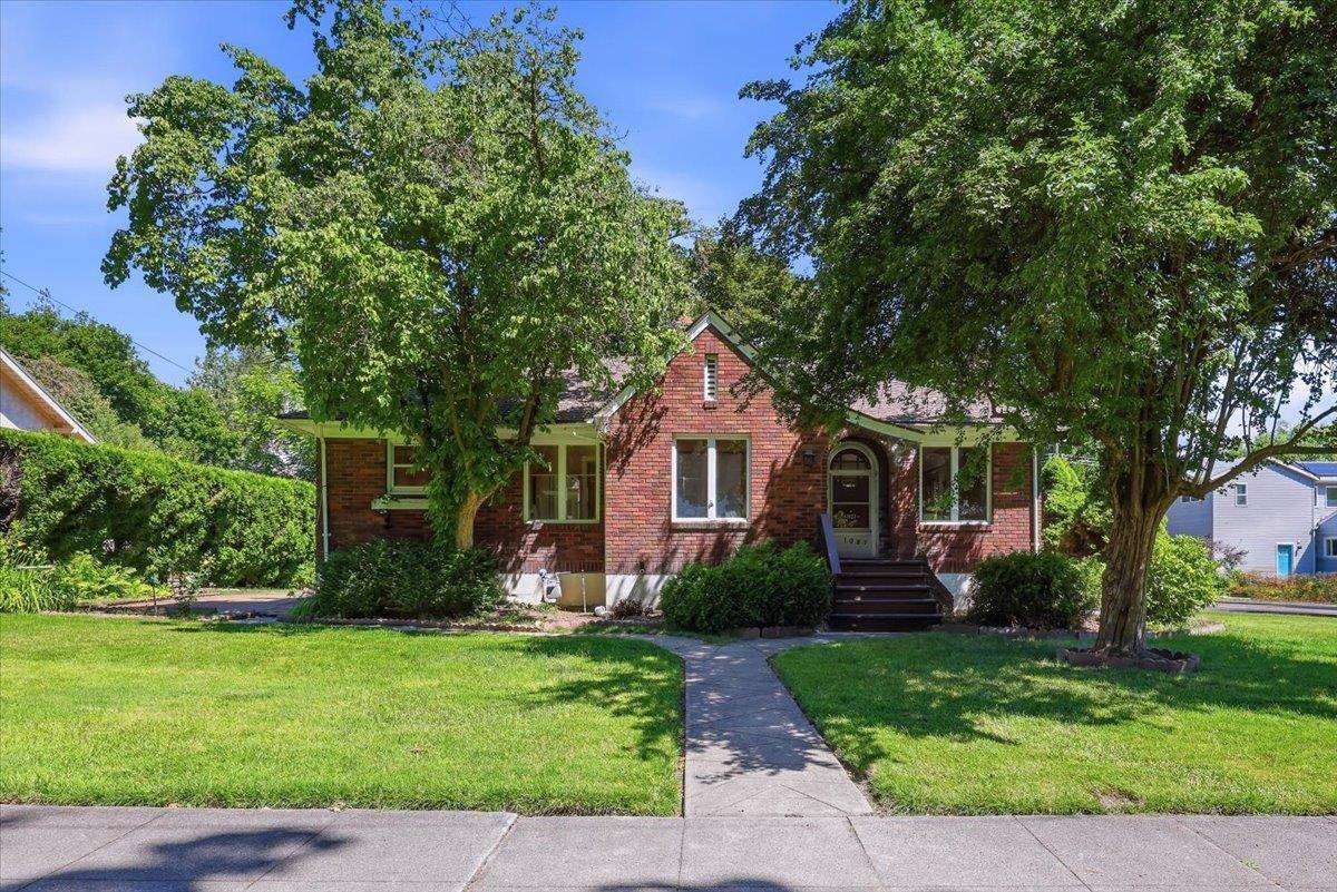 1027 E 17th Ave, Spokane, WA 99203