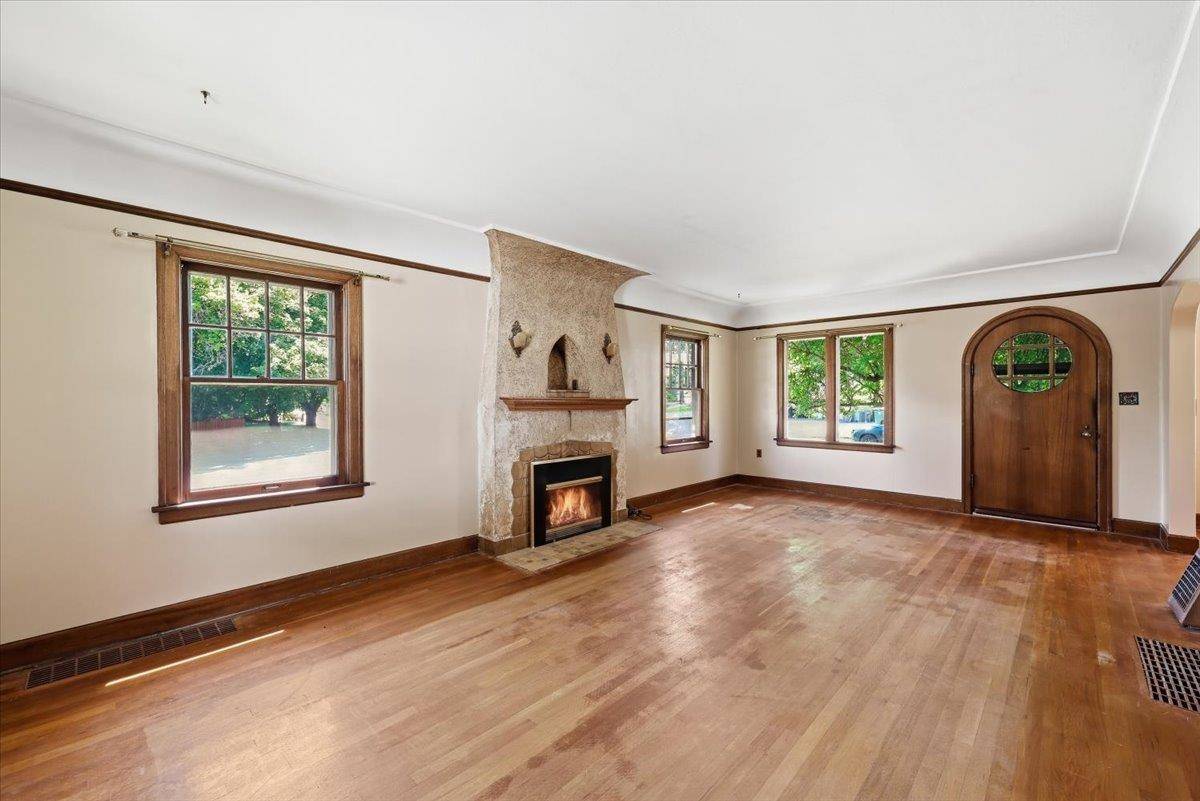 1027 E 17th Ave, Spokane, WA 99203