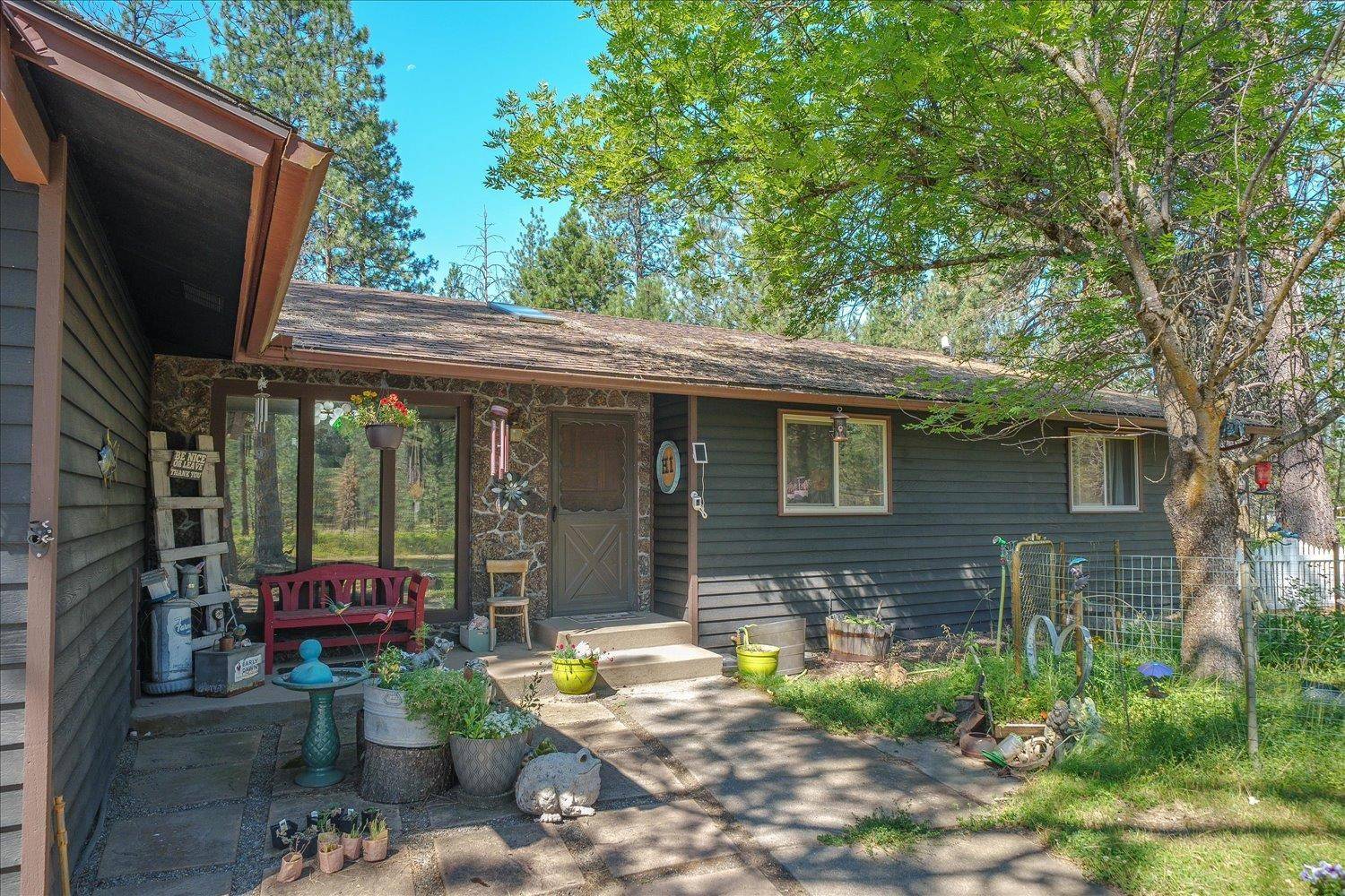 25311 N Lords Ln, Chattaroy, WA 99003