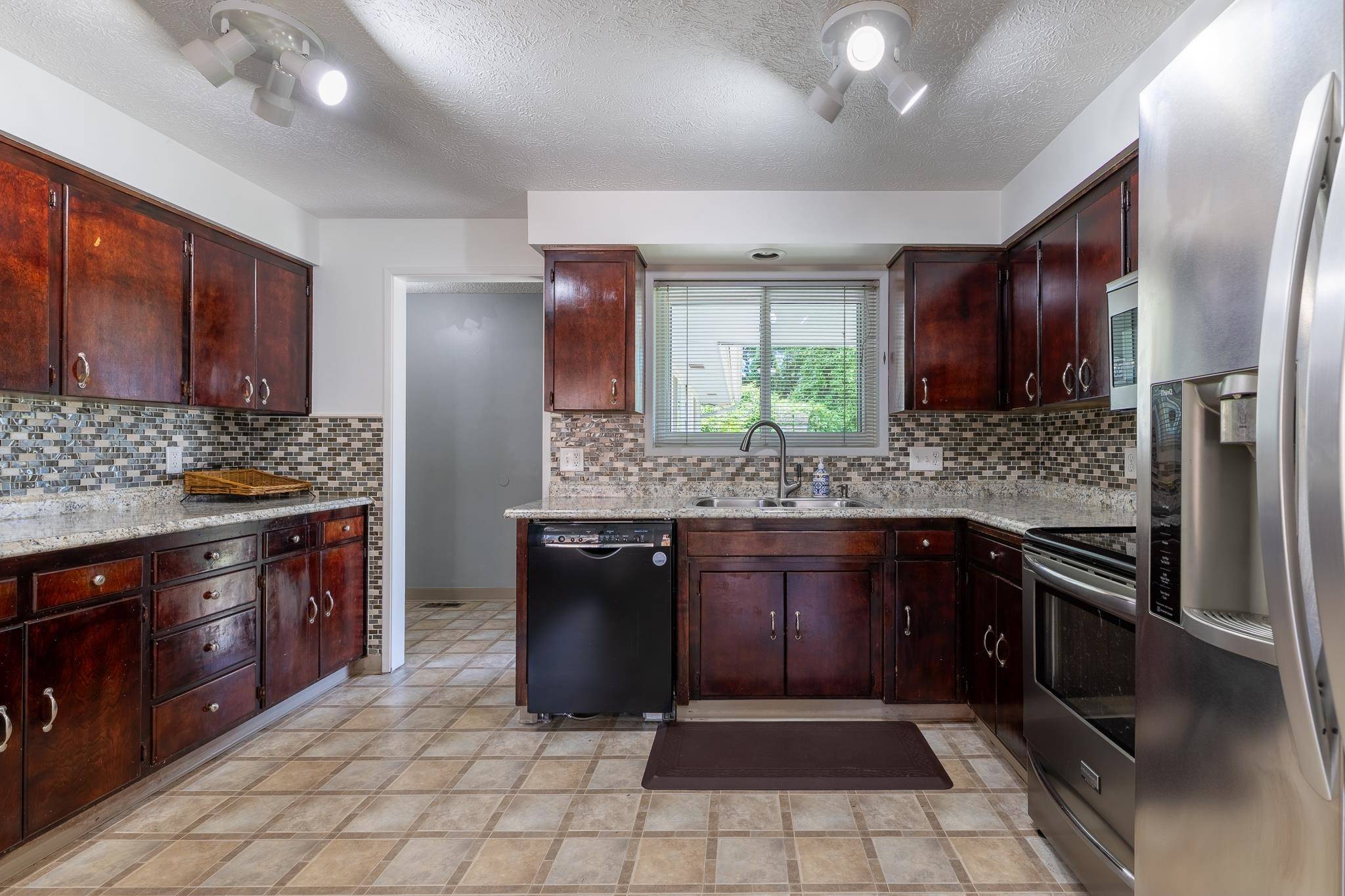 5211 W Myrtlewood Ct, Spokane, WA 99208