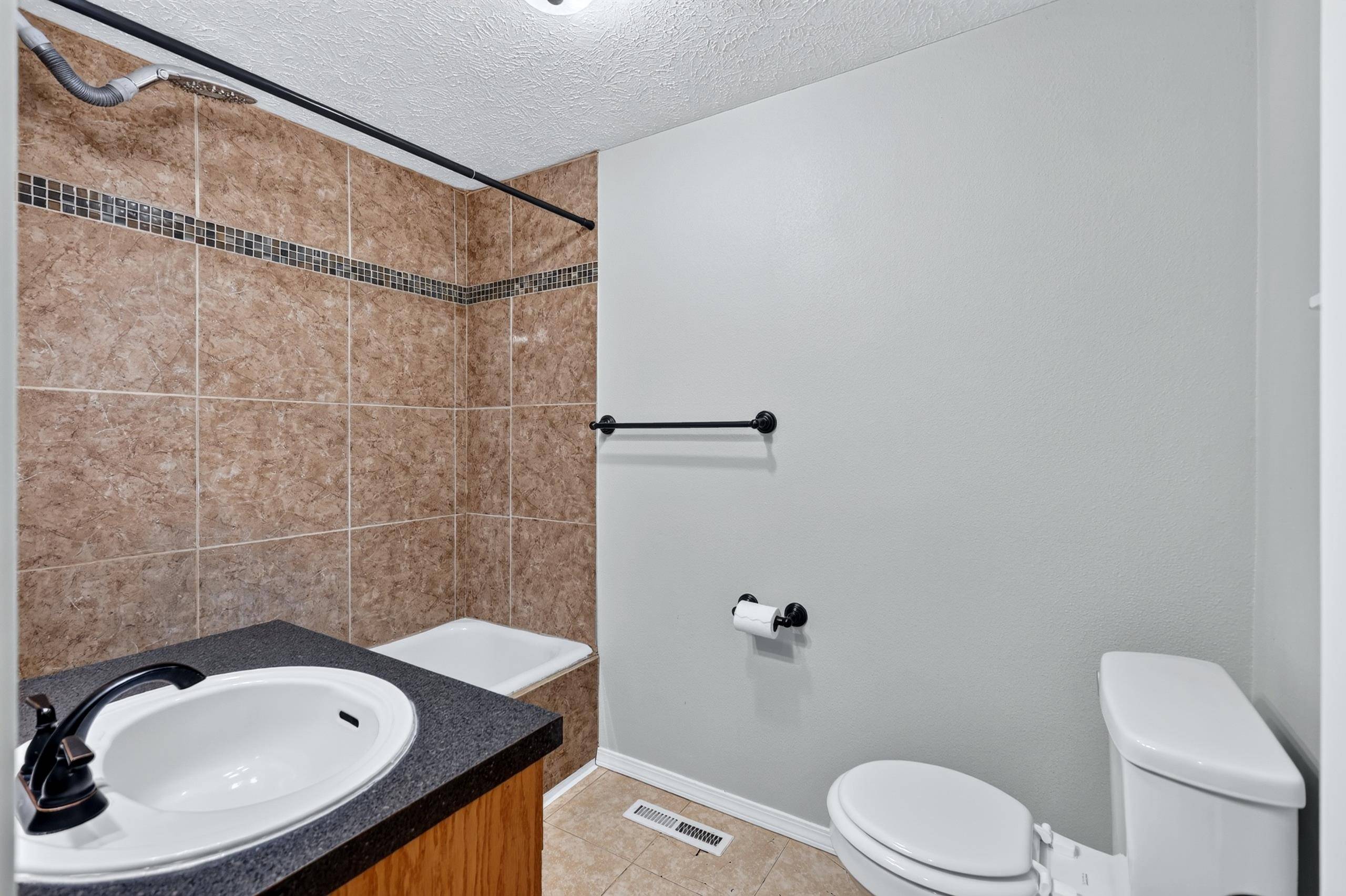 2422 N WALL St, Spokane, WA 99205