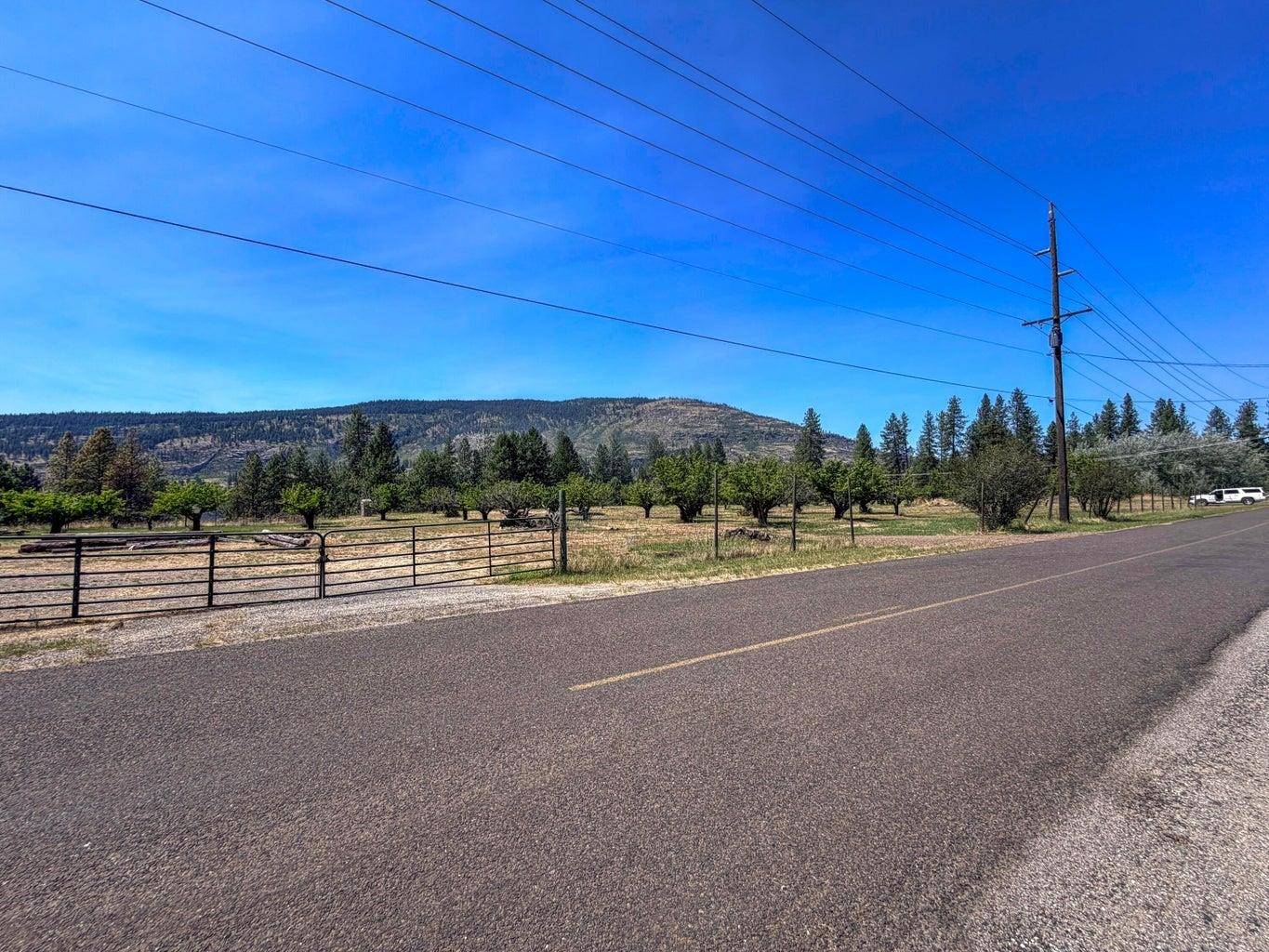 1250 Peachcrest Rd, Kettle Falls, WA 99141