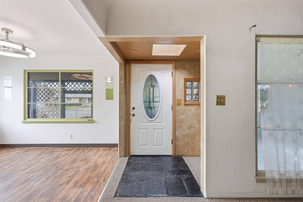 2015 N Vista Rd, Spokane, WA 99212
