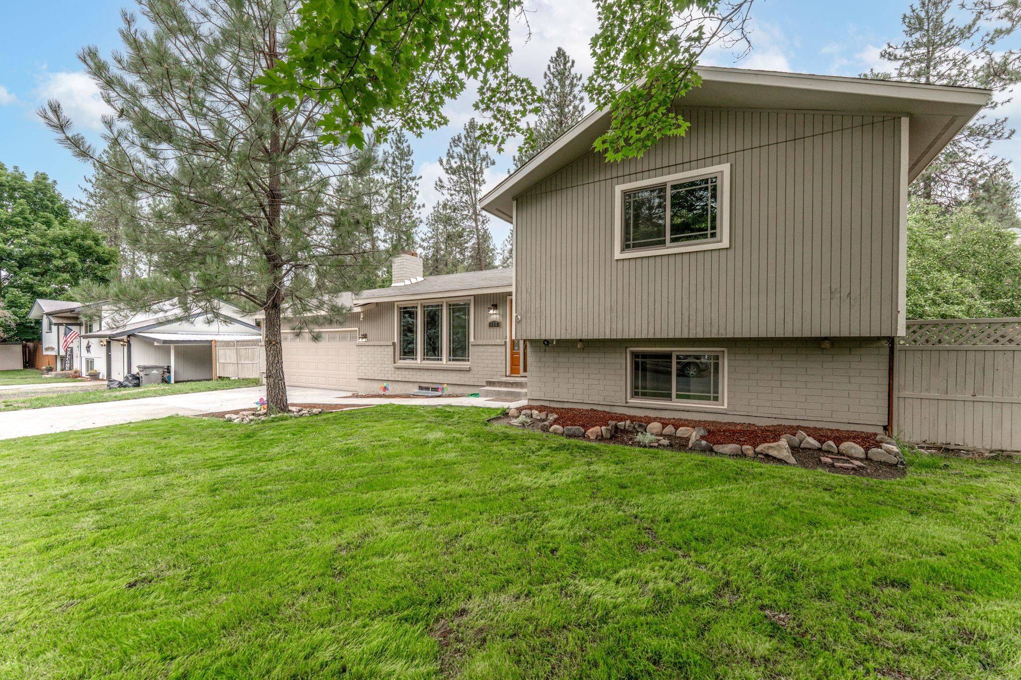 117 E Franklin Dr, Nine Mile Falls, WA 99026