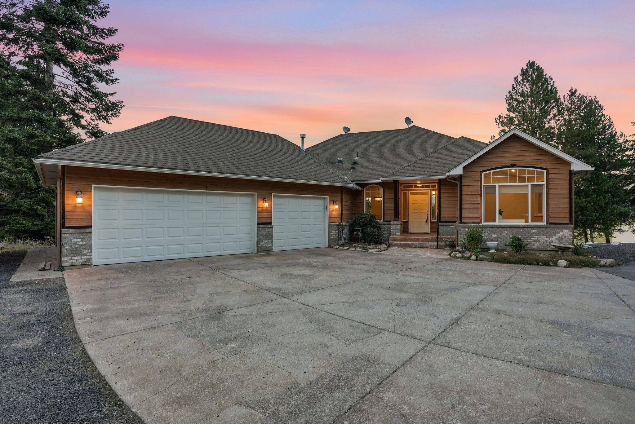 23815 E Winter Pine Ln, Newman Lake, WA 99025