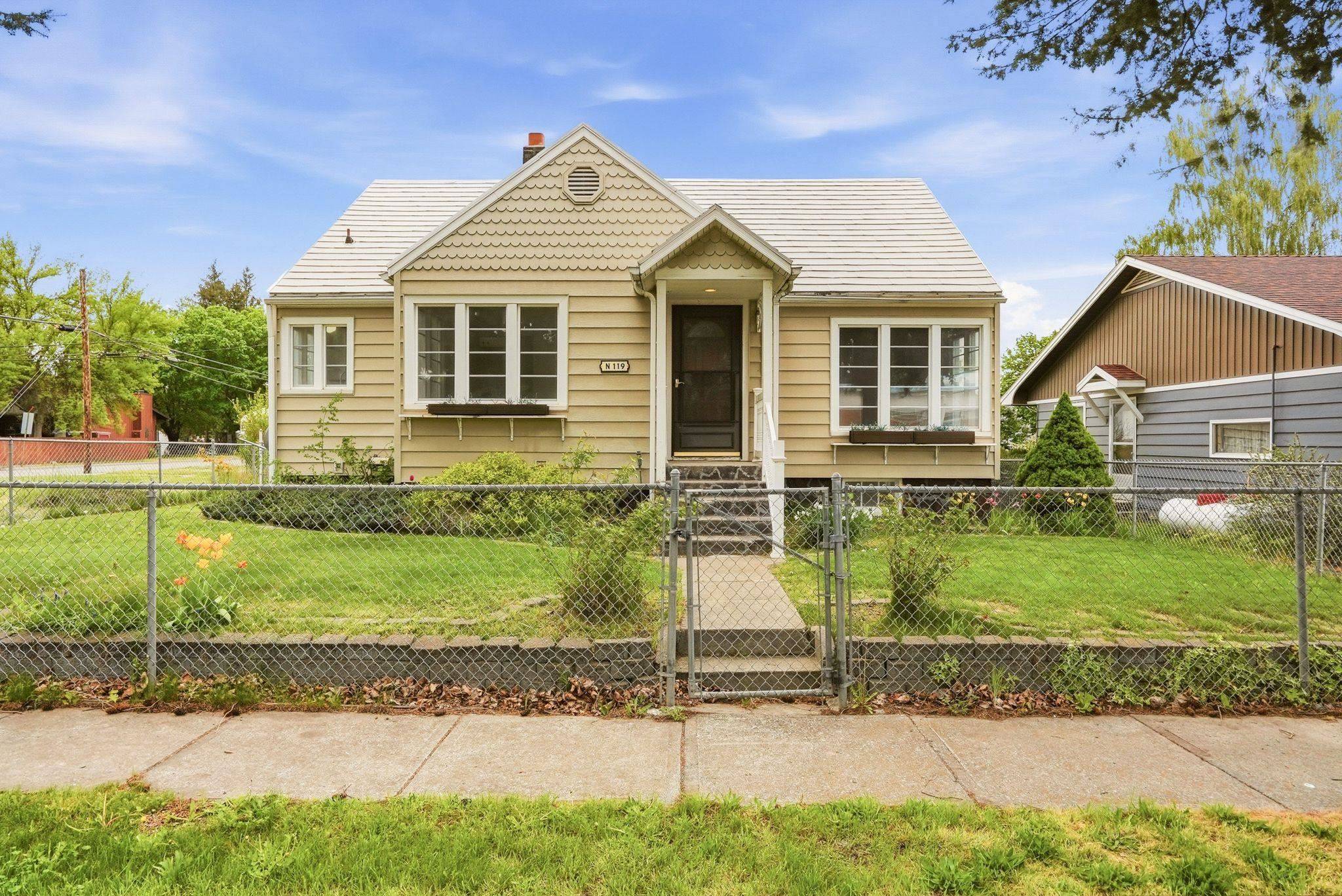 119 N Leslie St, Tekoa, WA 99033