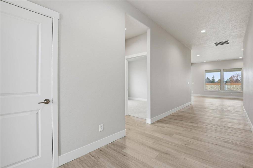 1109-19 N Country Club Dr, Deer Park, WA 99006