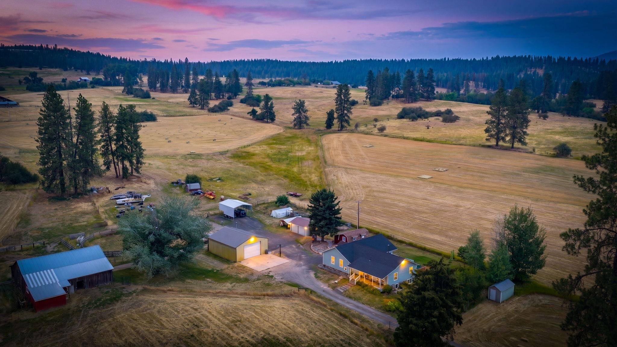 8511 E Hamilton Rd, Chattaroy, WA 99003