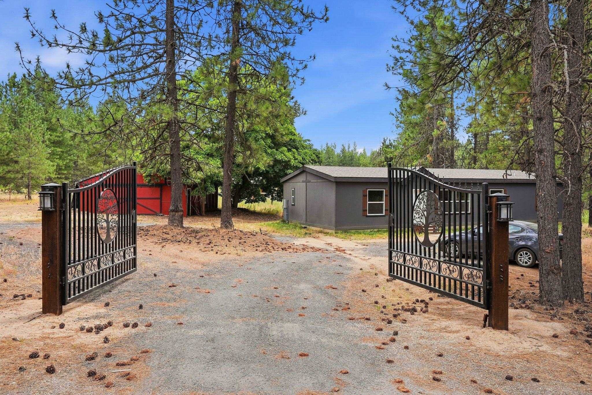 11914 E Laurel Rd, Elk, WA 99009