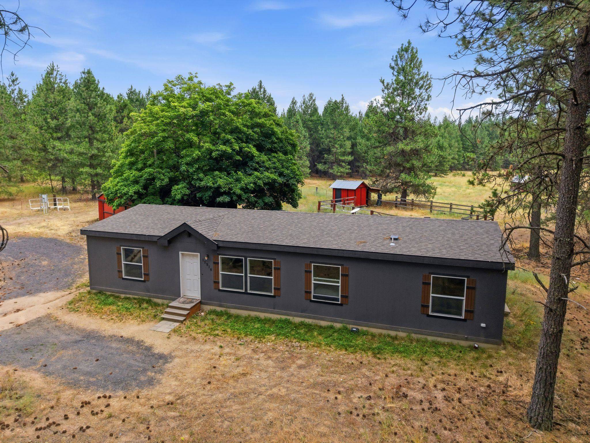 11914 E Laurel Rd, Elk, WA 99009