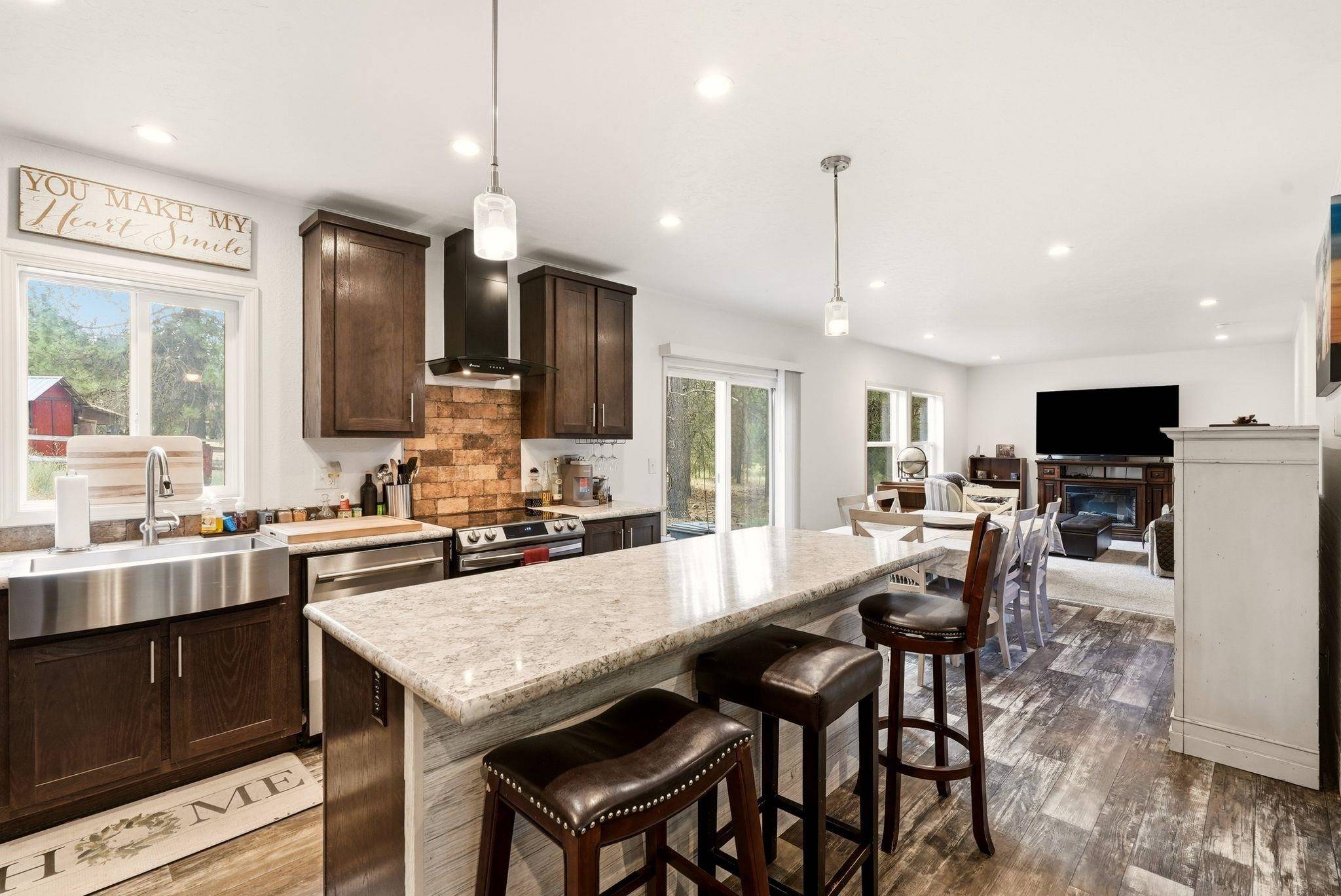 11914 E Laurel Rd, Elk, WA 99009