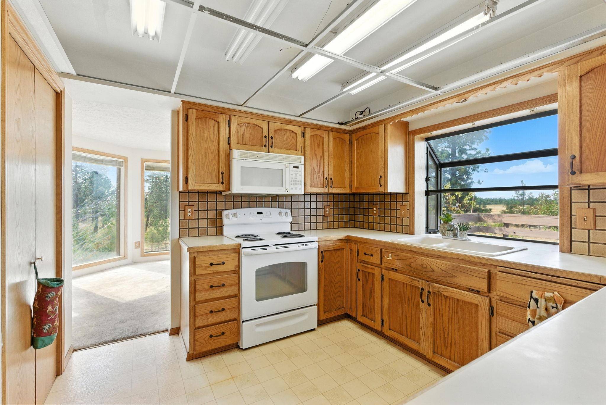 14510 W Pine Bluff Rd, Spokane, WA 99026