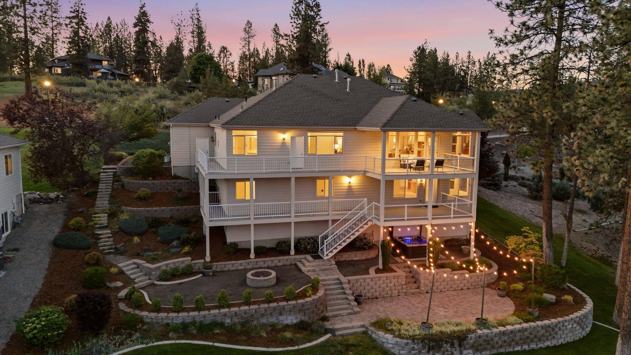 10599 W Lakeside Ln, Nine Mile Falls, WA 99026