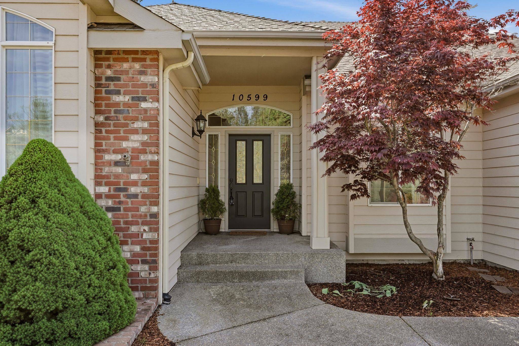 10599 W Lakeside Ln, Nine Mile Falls, WA 99026