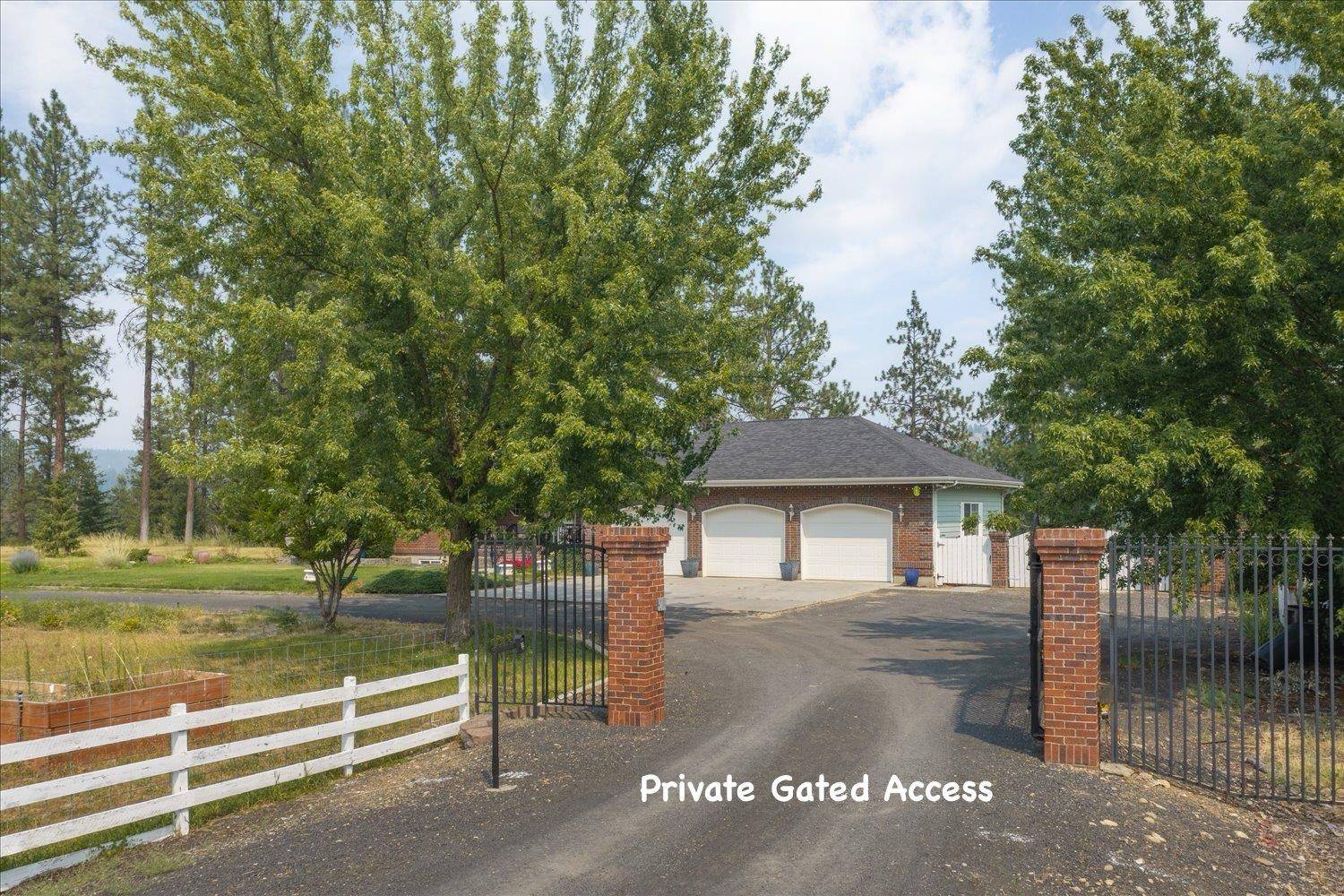 29414 N Selkirk View Dr, Chattaroy, WA 99003