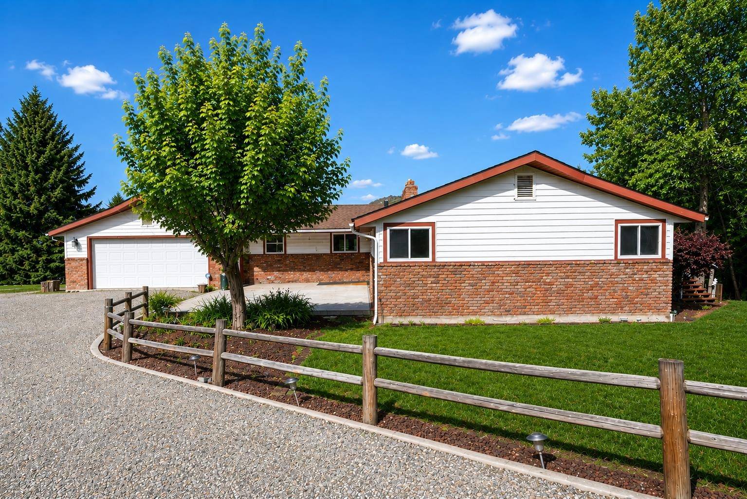 147 N LINDSEY St, Tekoa, WA 99033