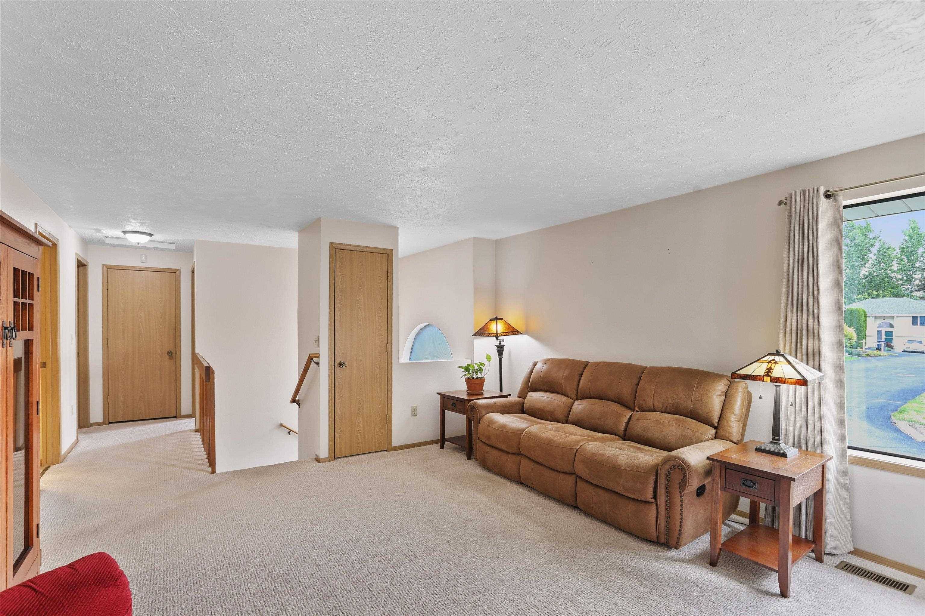 938 E Calkins Dr, Spokane, WA 99208