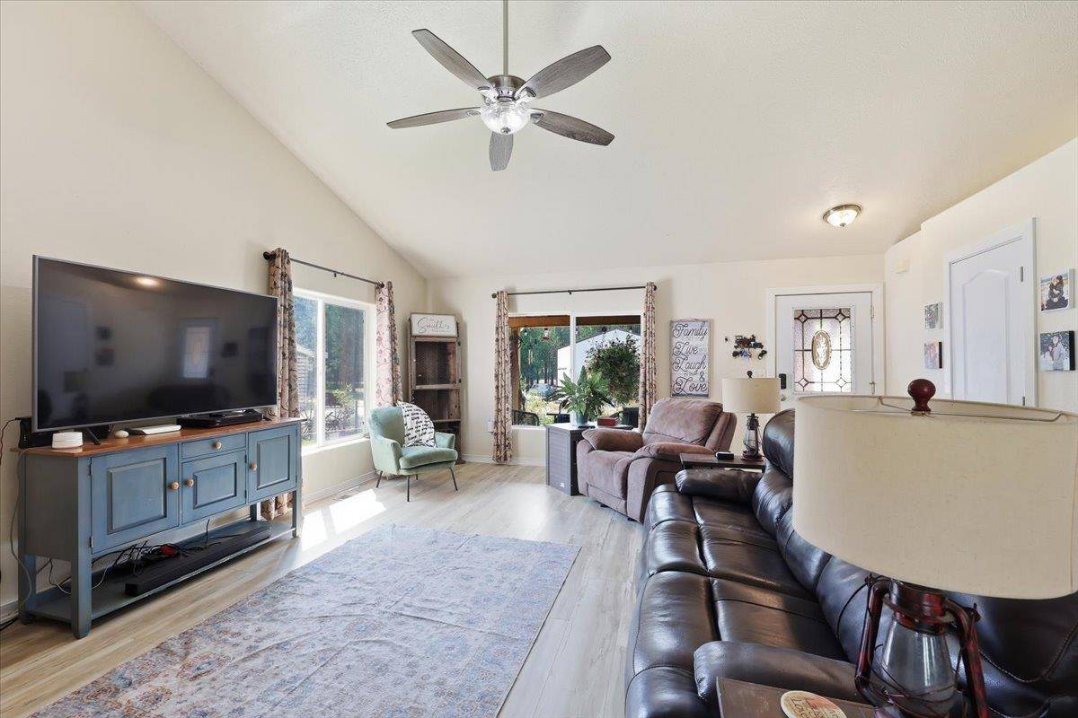 892 Driskill Rd, Newport, WA 99156