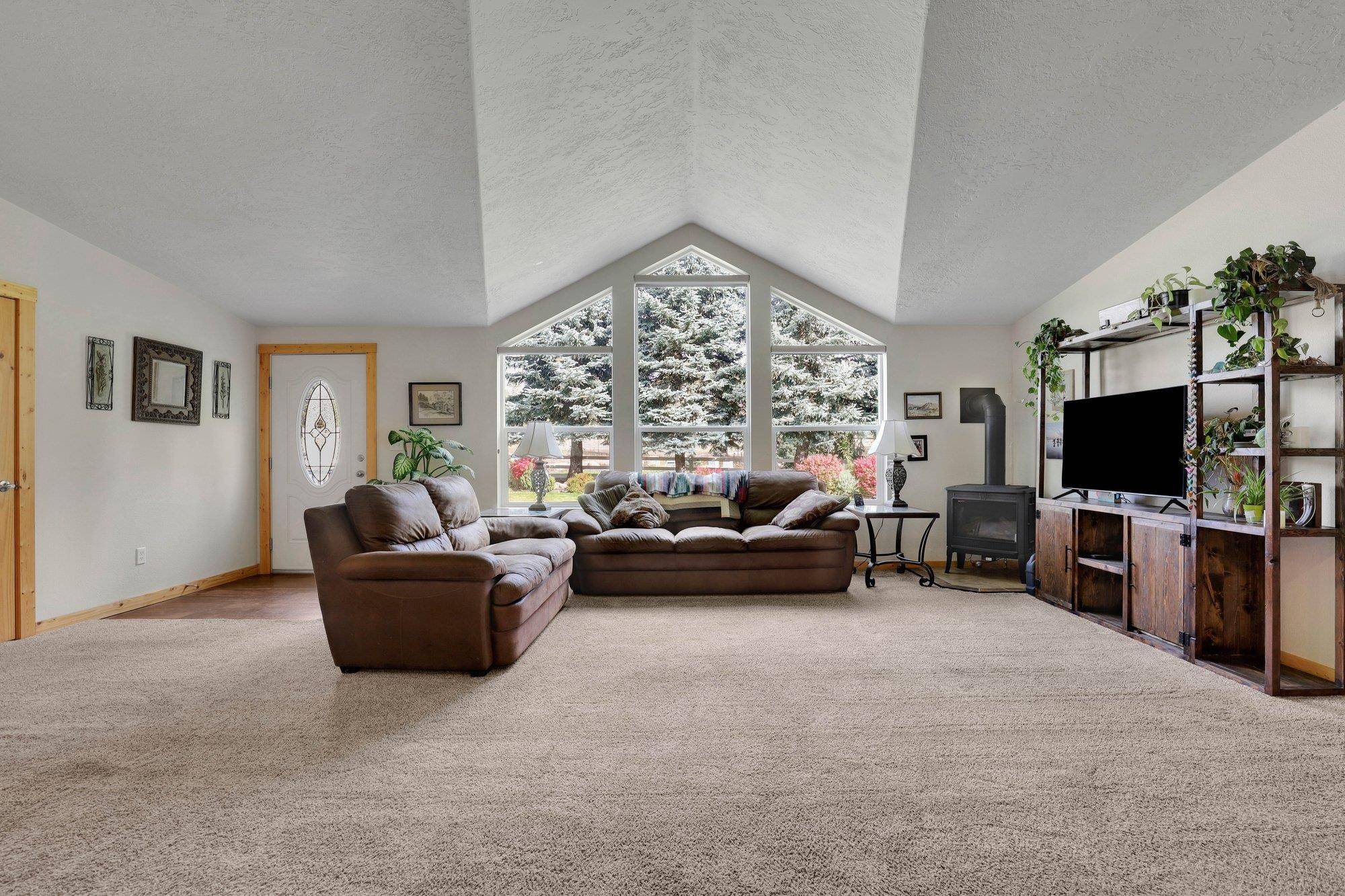 38911 N Newport Hwy, Elk, WA 99009