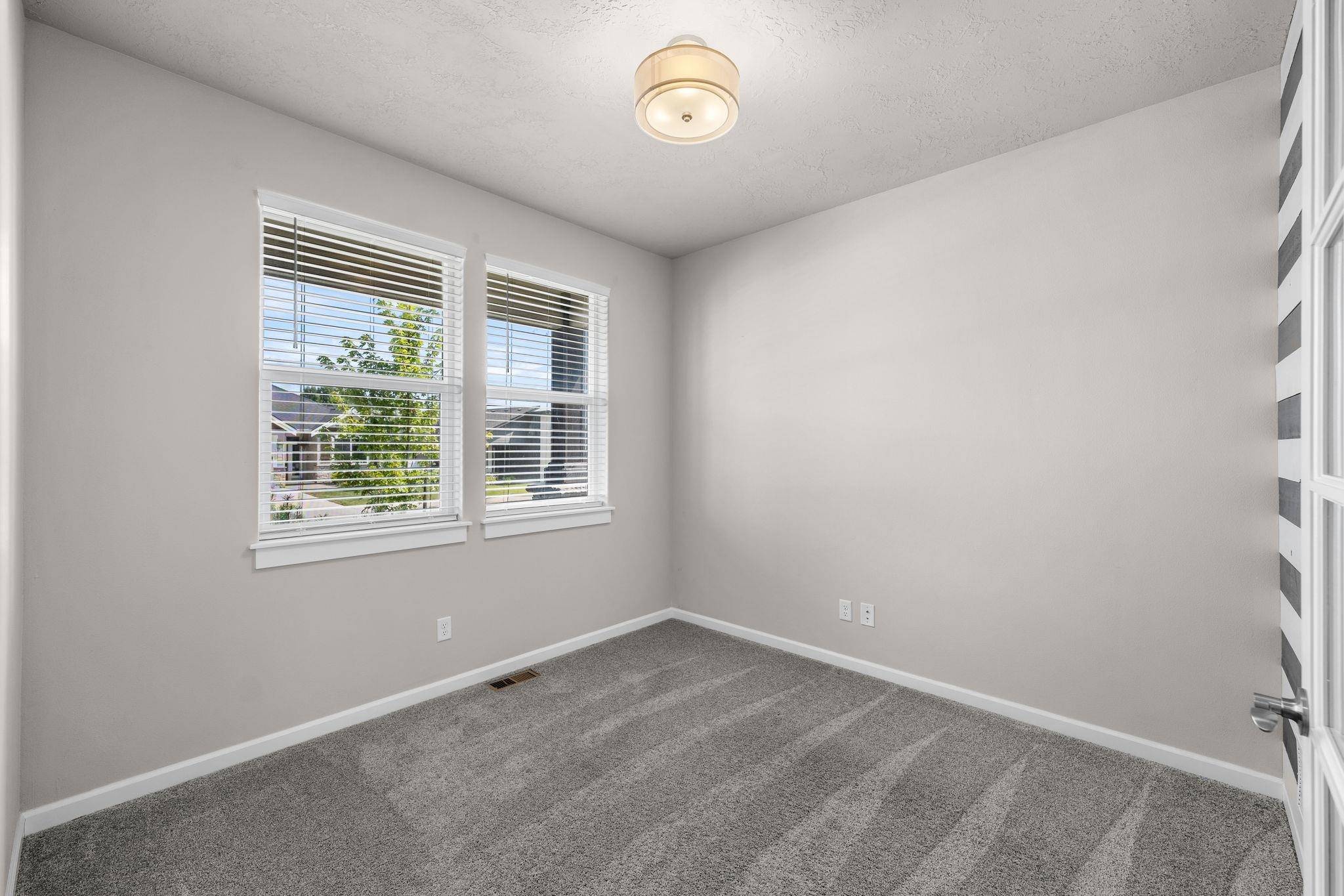 1229 S Greenacres Ct, Greenacres, WA 99016