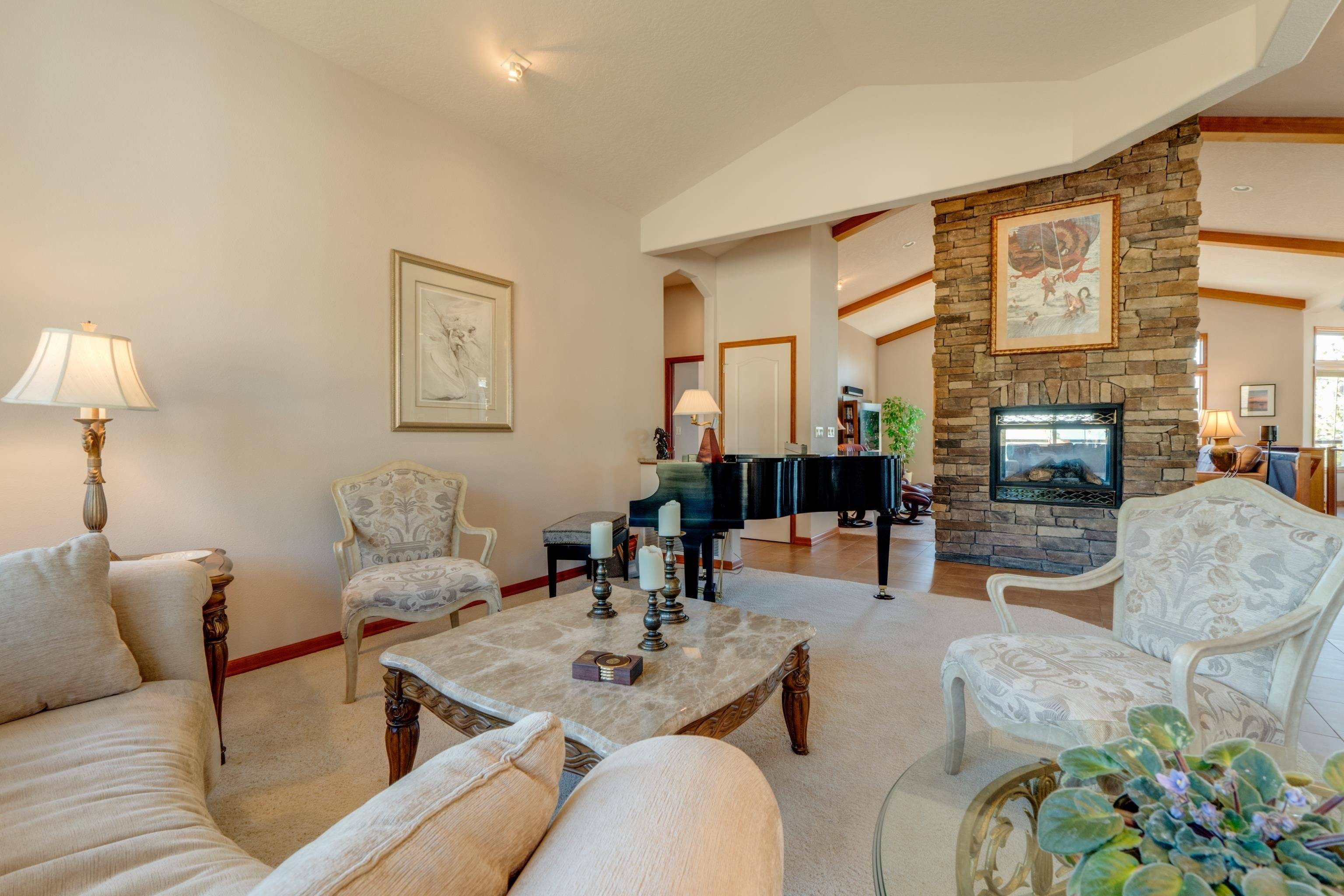 6708 E Matthew Ln, Chattaroy, WA 99003