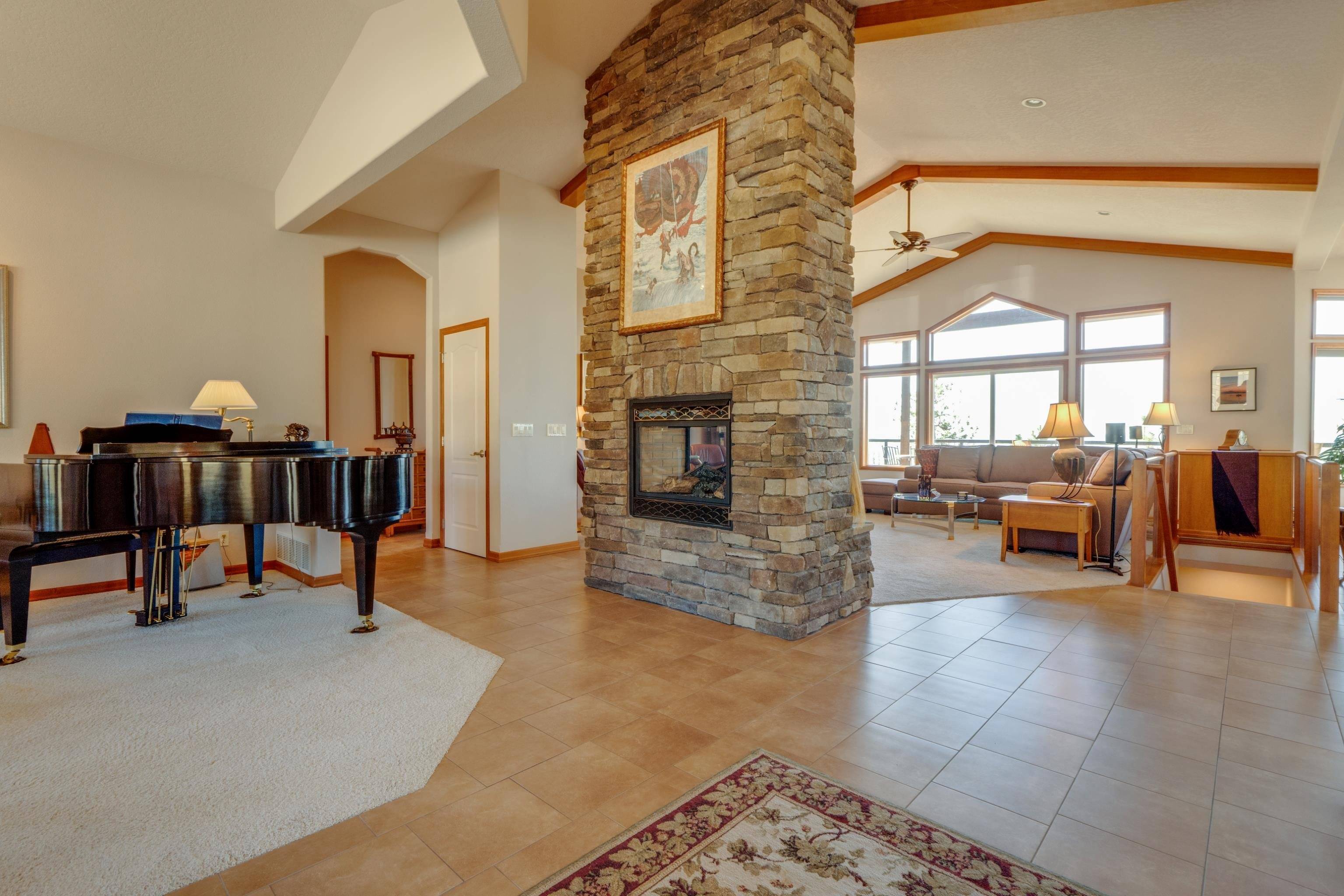 6708 E Matthew Ln, Chattaroy, WA 99003