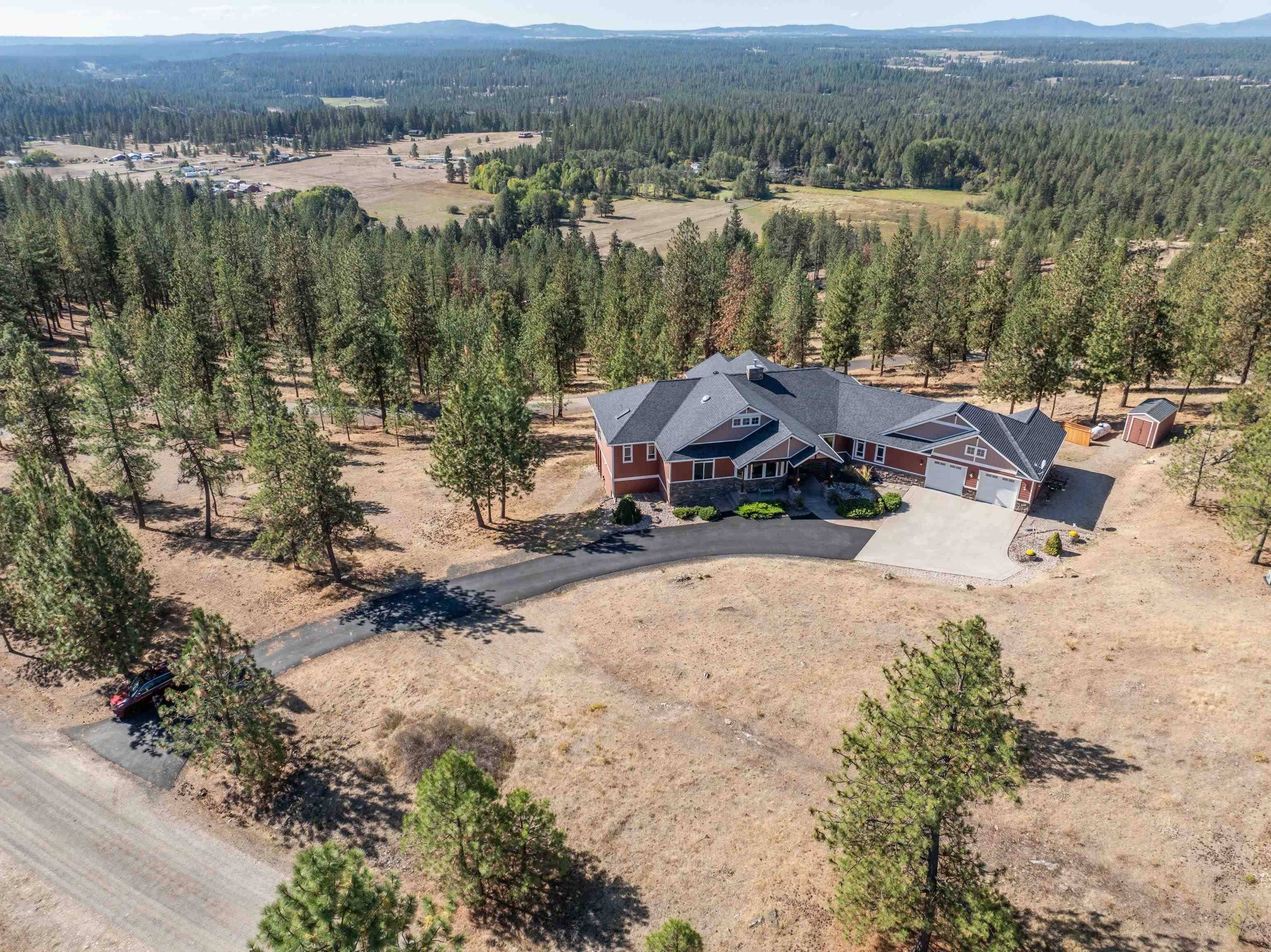 6708 E Matthew Ln, Chattaroy, WA 99003