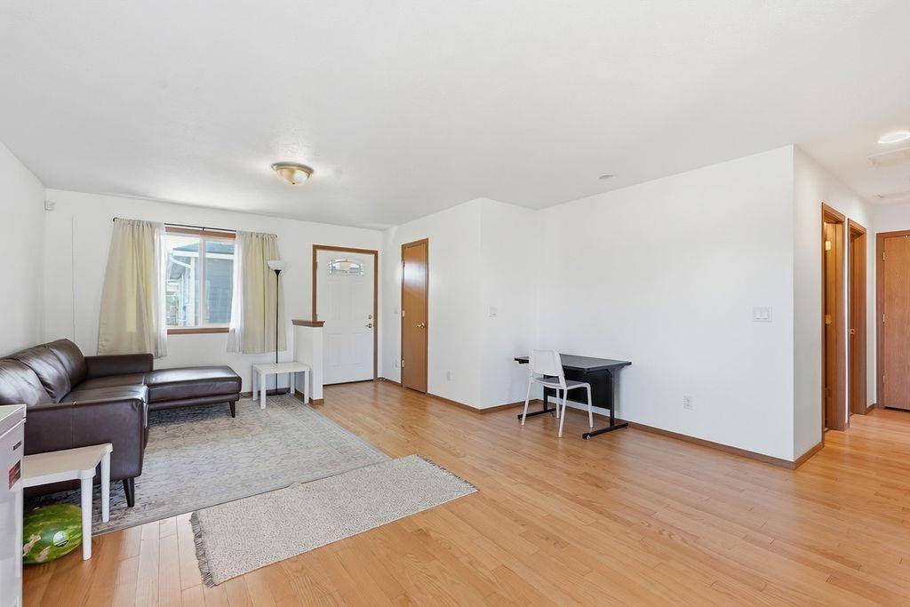 7125 N Crestline St #2, Spokane, WA 99217
