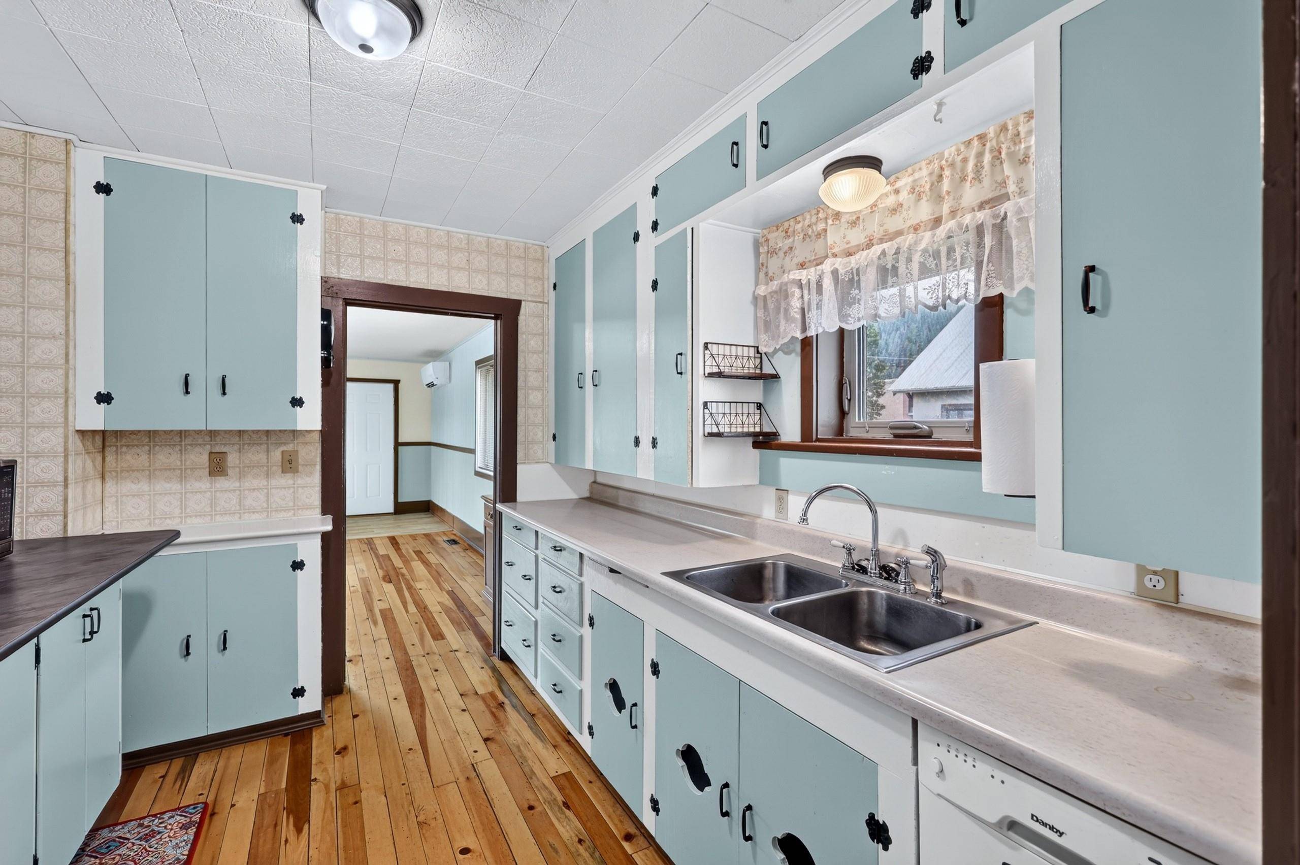 309 Park St, Metaline Falls, WA 99153