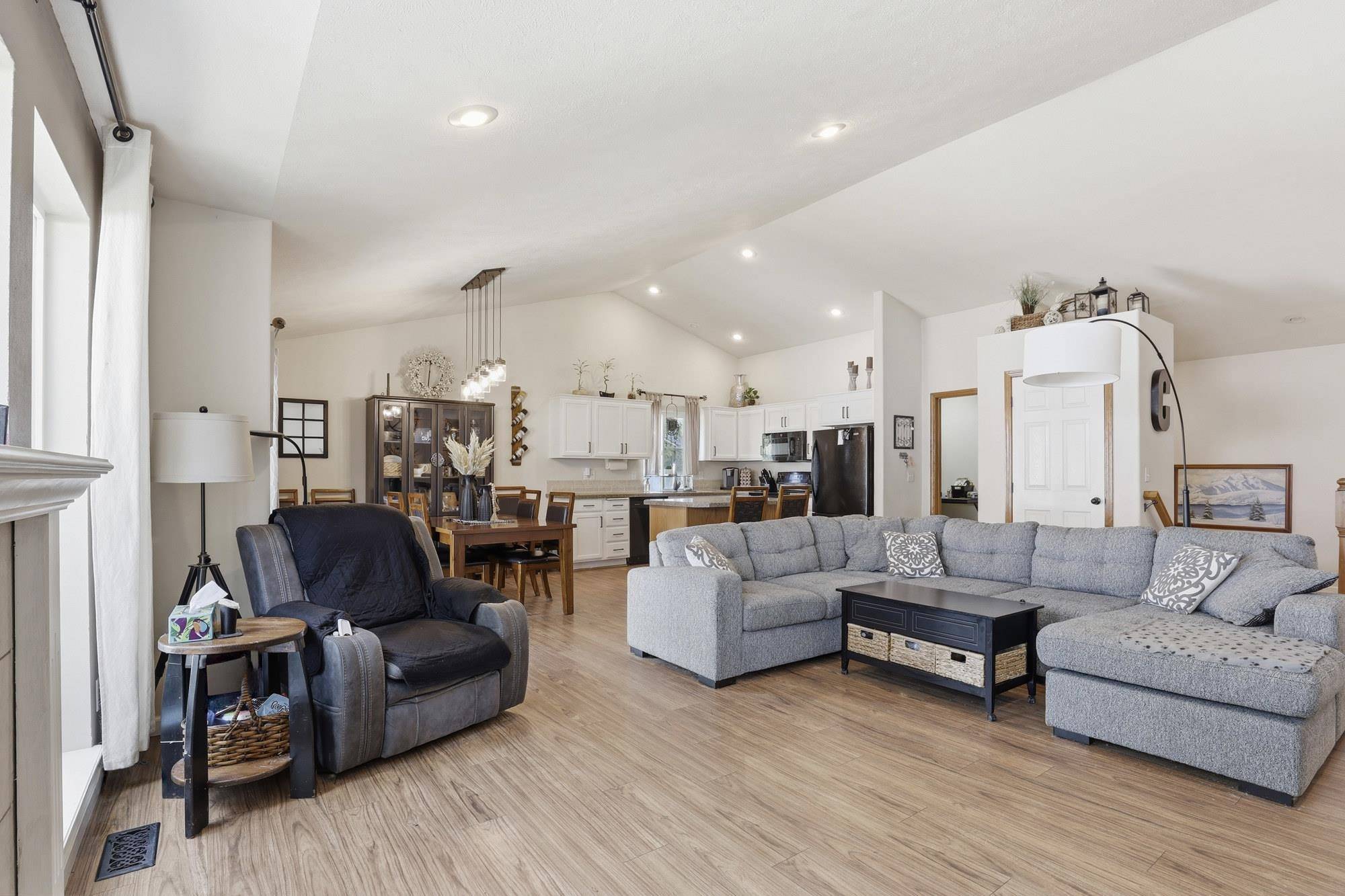 6261 Jenna Dr, Nine Mile Falls, WA 99026