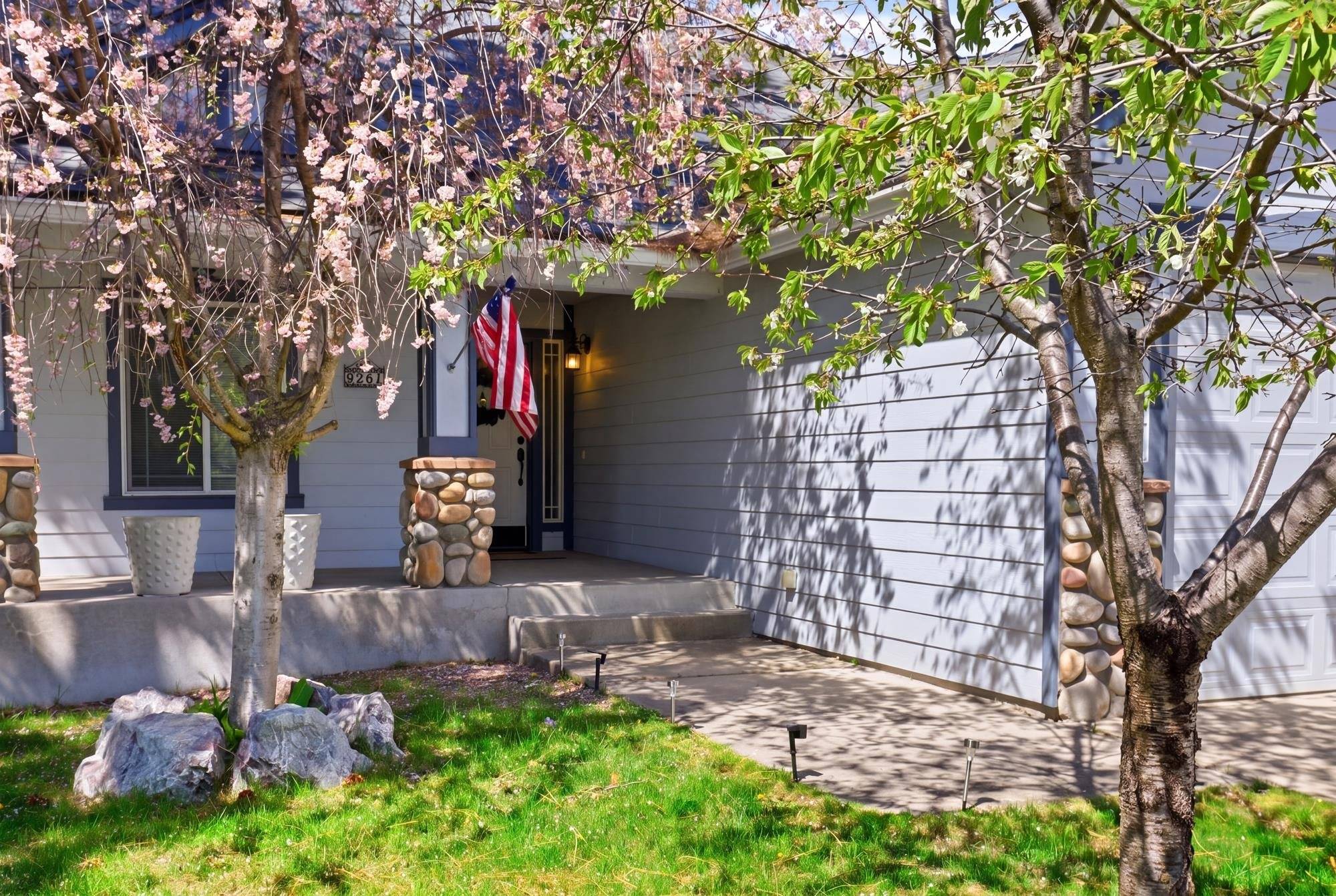 6261 Jenna Dr, Nine Mile Falls, WA 99026