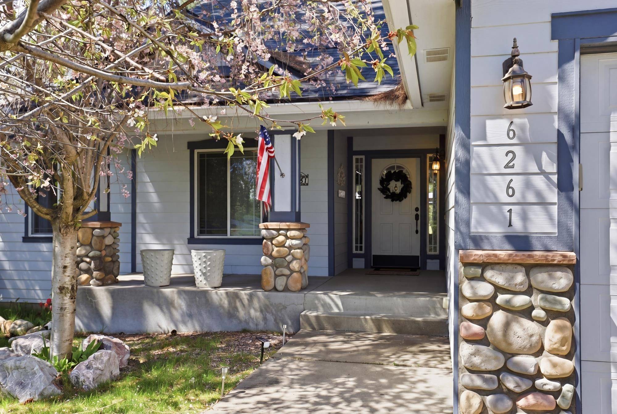 6261 Jenna Dr, Nine Mile Falls, WA 99026
